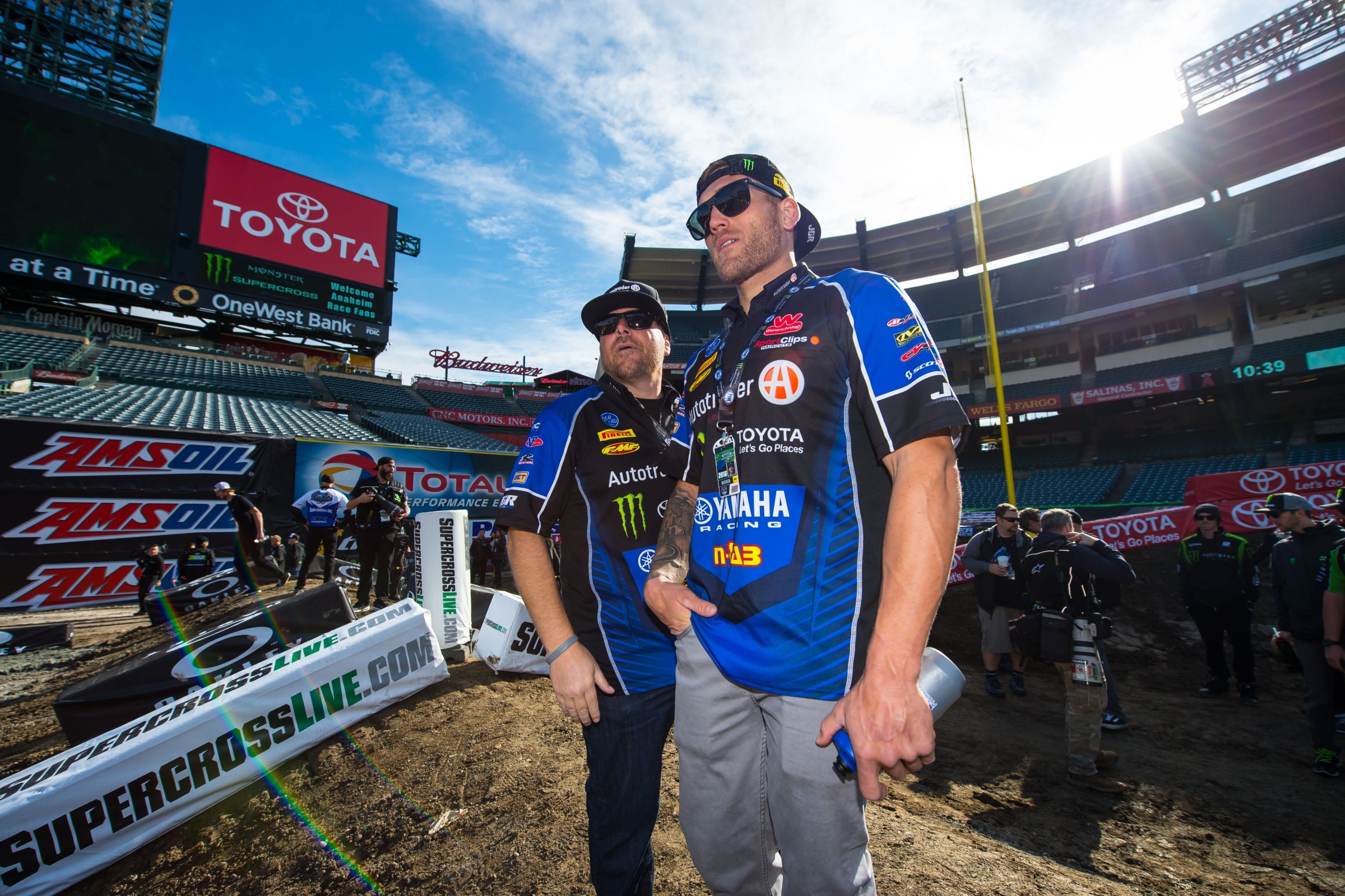 JGRMX Takes Over Wienerschnitzel for Charity