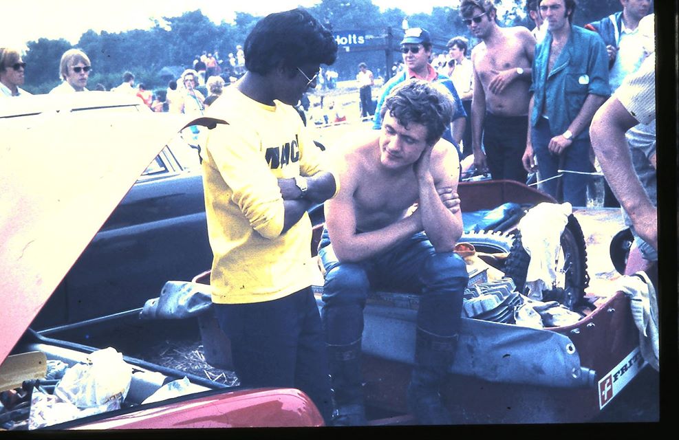 Selveraj Naryana comforts Ake Jonsson after his heartbreaking loss in 1971.