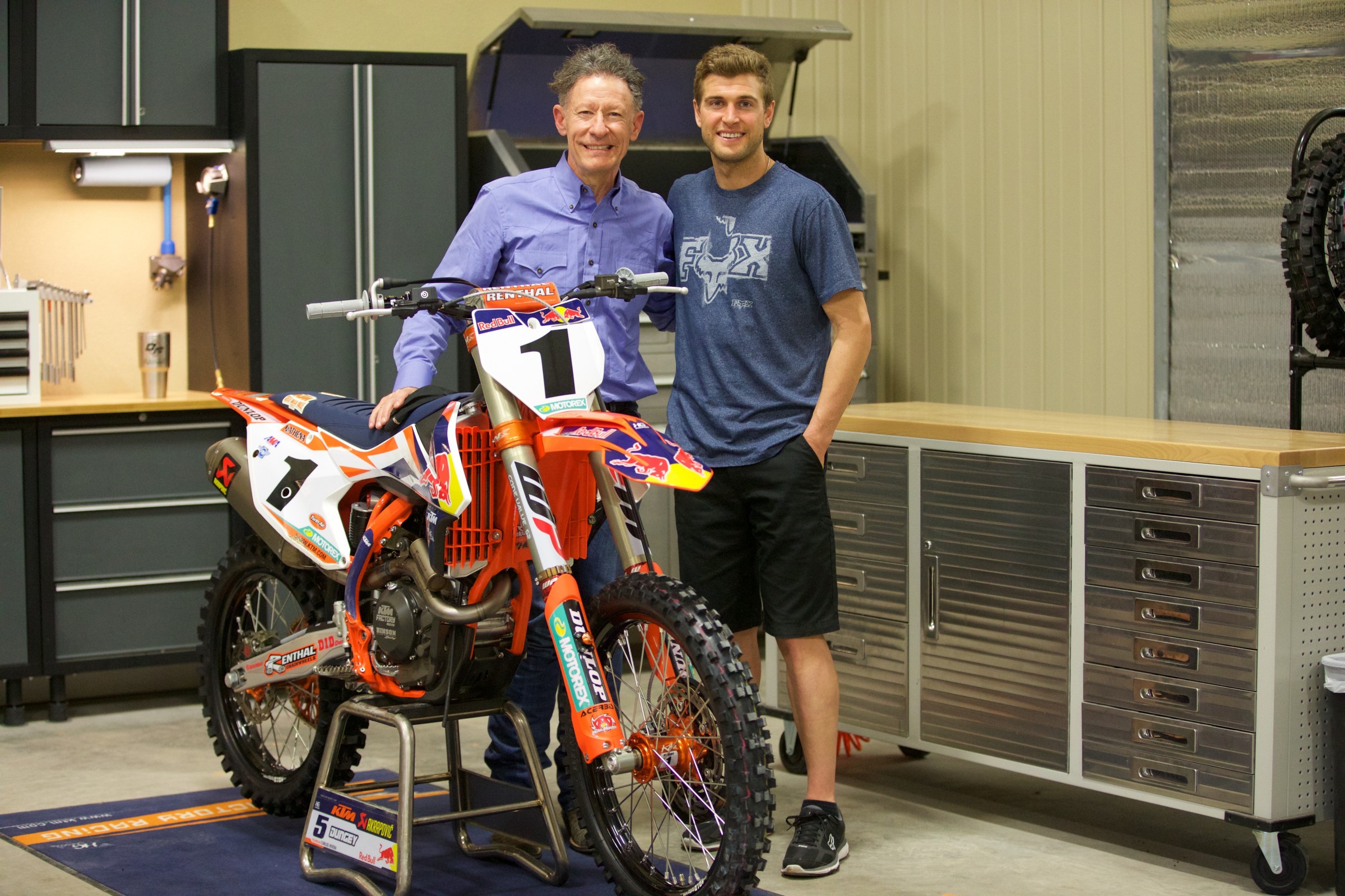 Thanks to music star Lyle Lovett for stopping by the Baker's Factory this week and snapping some pics. Everyone is heading to Florida!