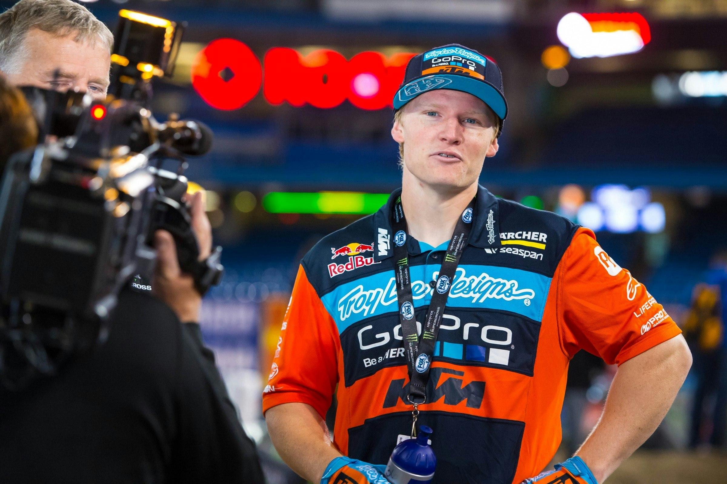 Hill, G. Albertson and More on DMXS Radio Tonight