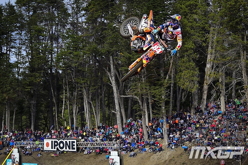 Herlings continues his undefeated season in MX2.