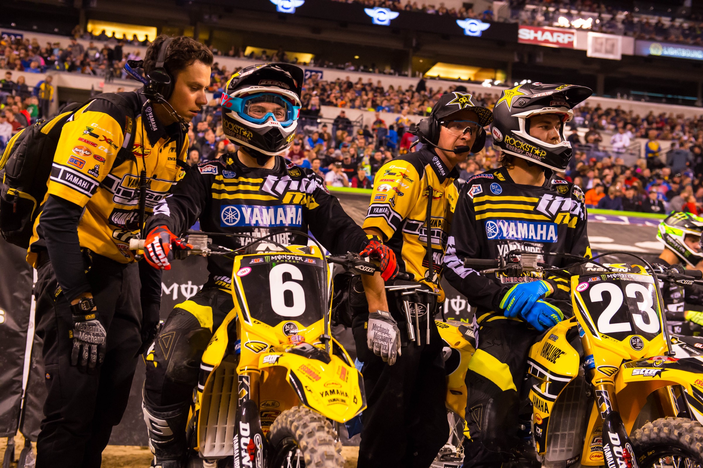 Jeremy Martin (#6) hopes to bounce back from a tough weekend, while teammate Aaron Plessinger looks to close the gap on Malcolm Stewart.