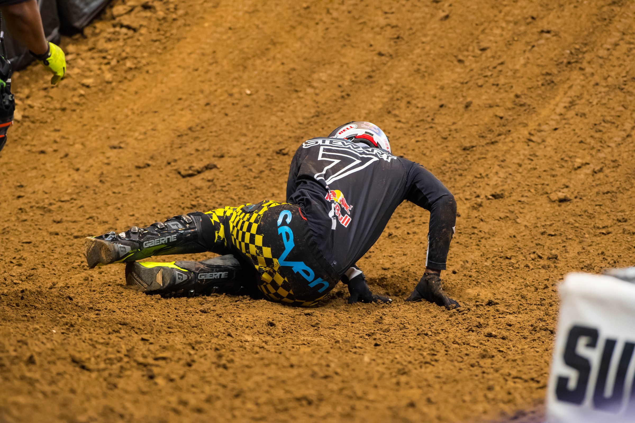 Another tough outing for JS7.