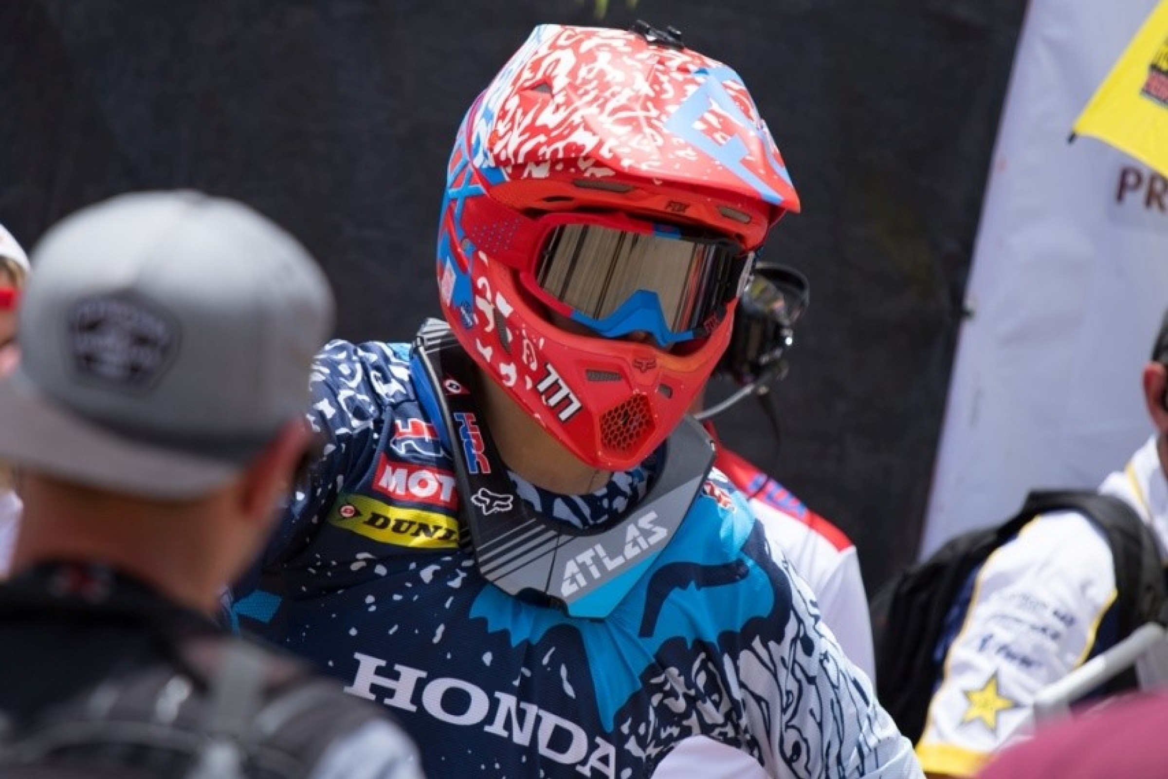 Atlas Signs Evgeny Bobryshev