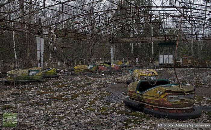 This is what a 30-year-old amusement park in Chernobyl looks like today after it was shut down and left untouched ever since.