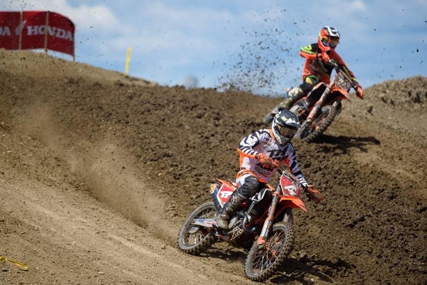 KTM’s Cole Thompson and Shawn Maffenbeier battling for the lead at the Wild Rose MX Park.