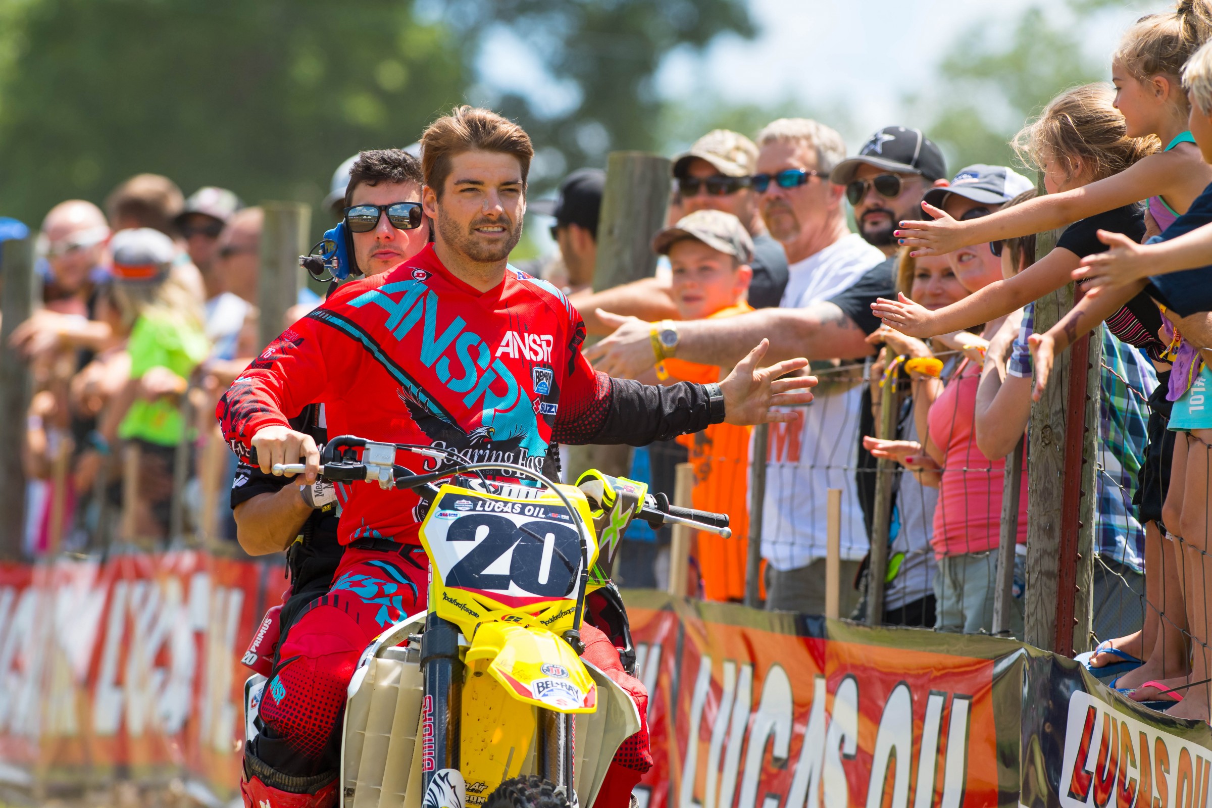 Tickle showing some love to the home fans!