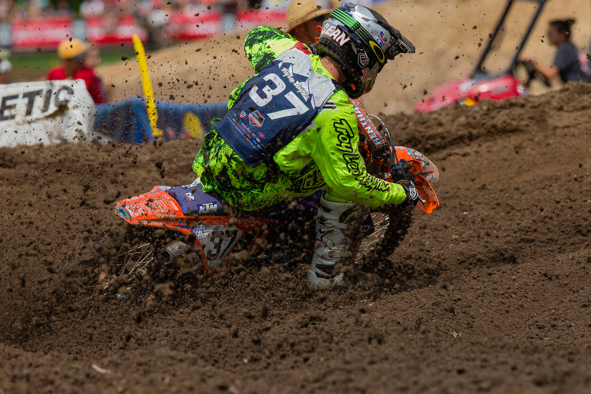 LLMX16-KOY-TUES--1396