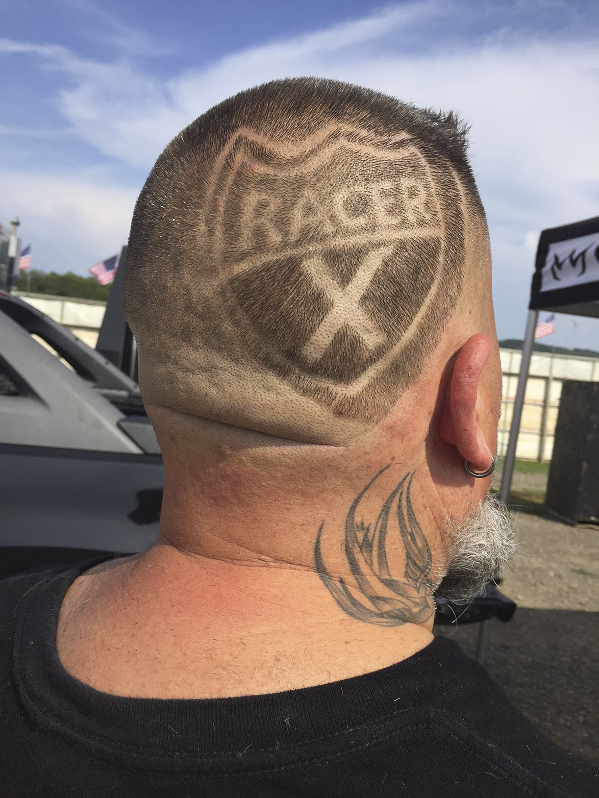 This is going on in the pits at Unadilla. Cuts via @simsbarbershop.