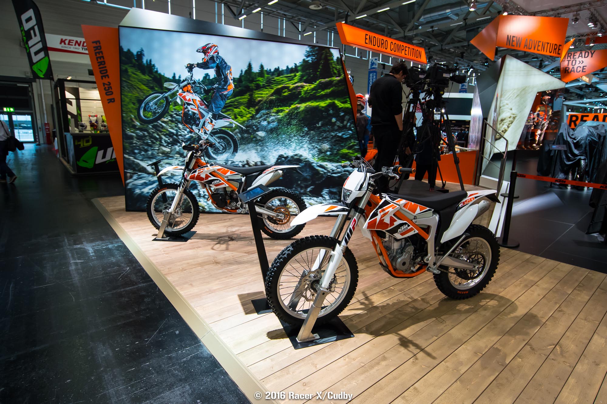 Intermot16-Cudby-005