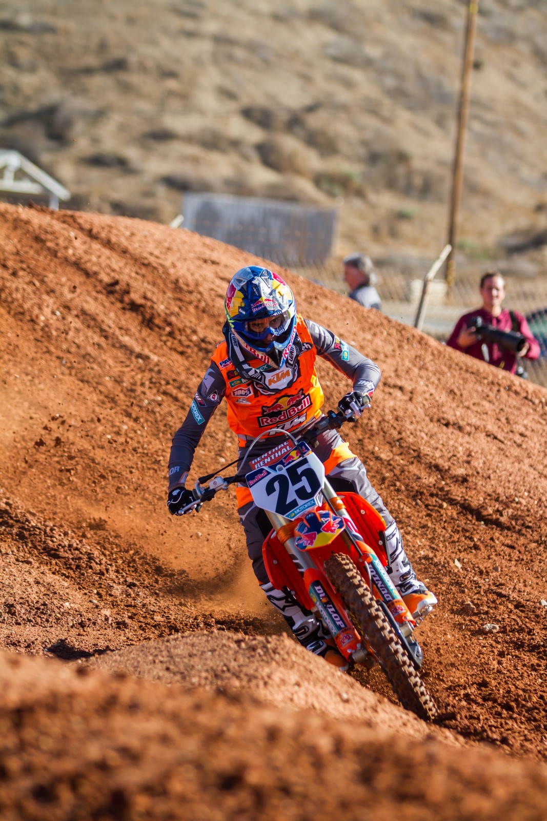 2016-11-29_kscott_KTM_Intros_Motos_09