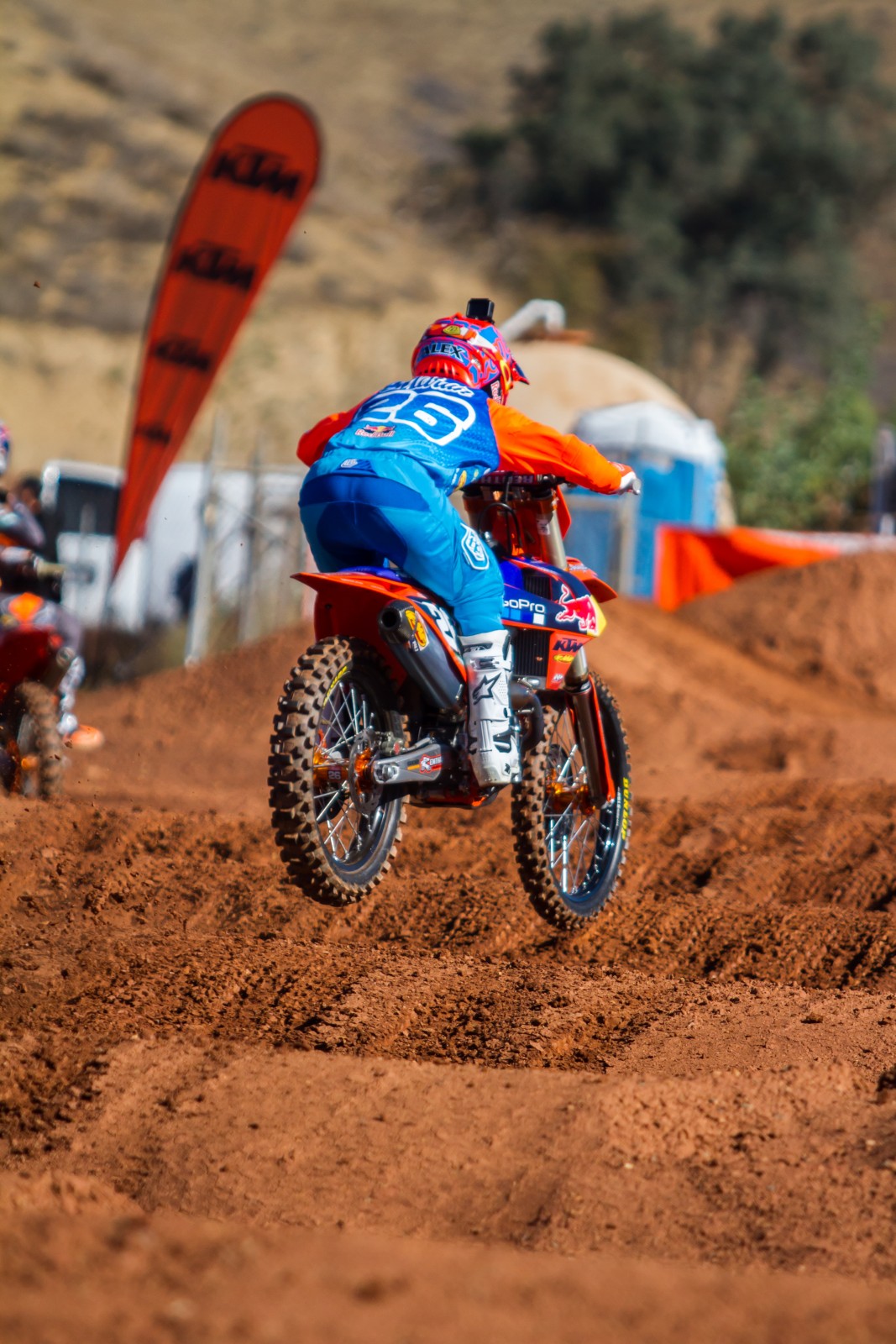 2016-11-29_kscott_KTM_Intros_Motos_11