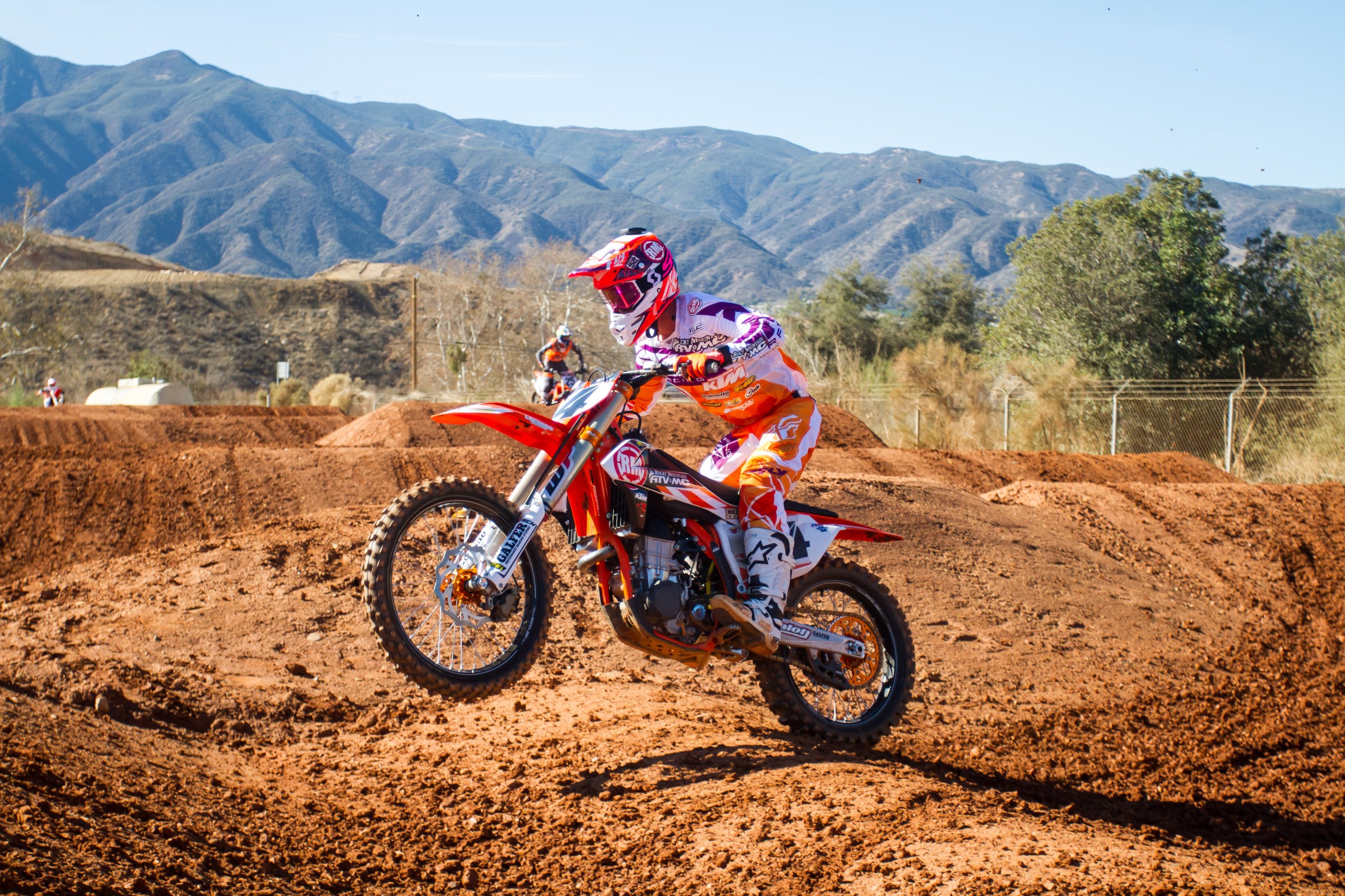 2016-11-29_kscott_KTM_Intros_Motos_22