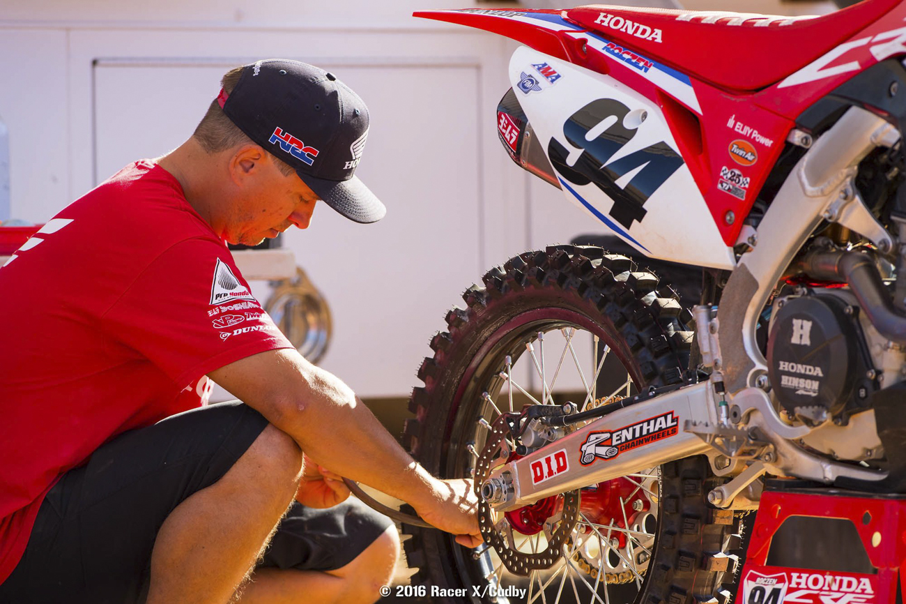 Roczen's mechanic from RCH, Oscar Wirdeman, joins him at Honda.