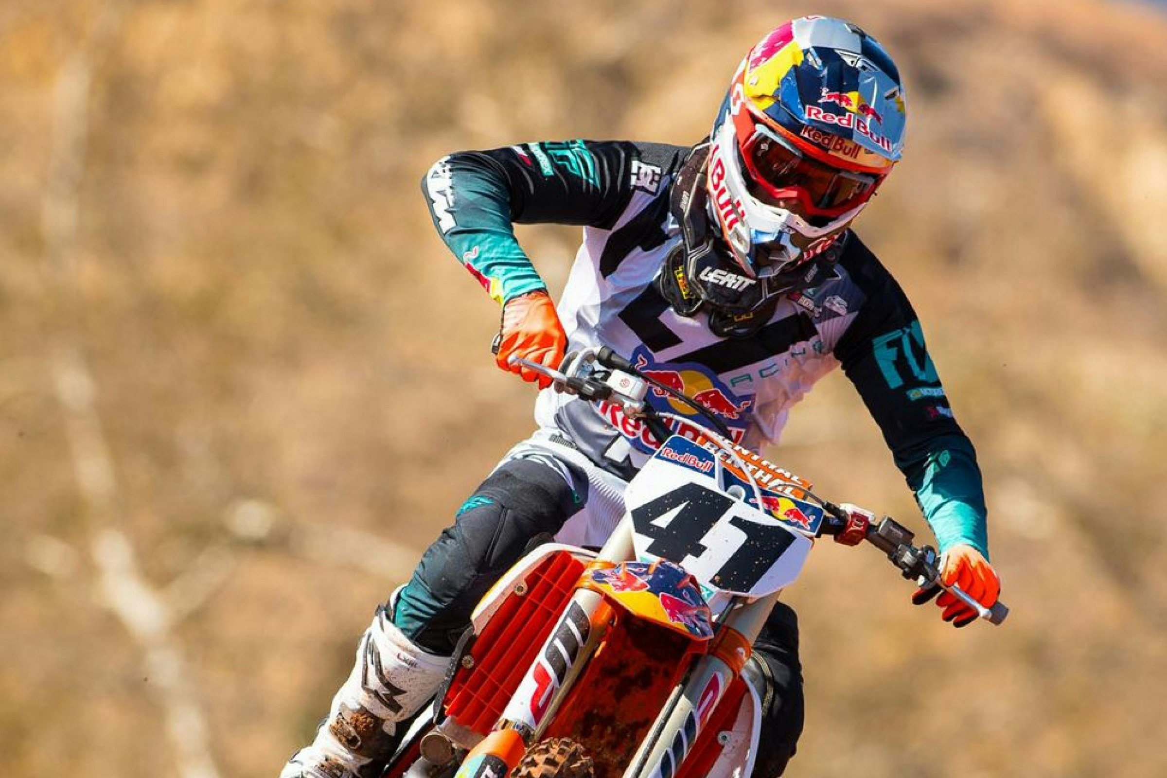 Trey Canard Re-Signs with Leatt