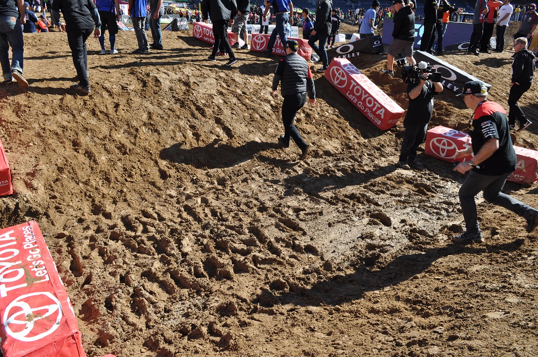 Most of these muddy transitions got worked in during qualifying already.