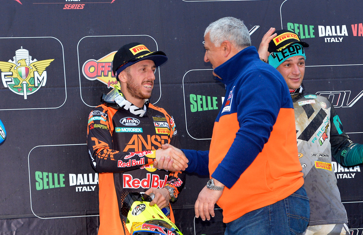 Cairoli came out of the final round with the MX1 Championship.