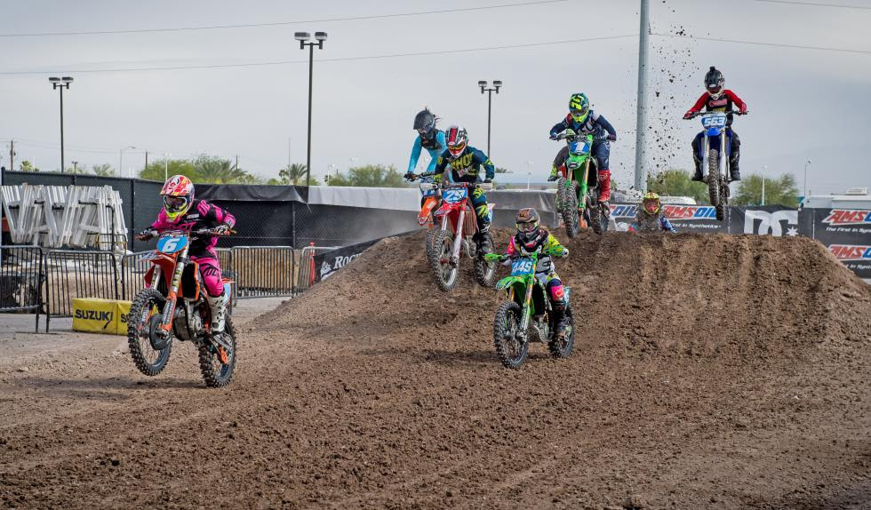 Eve Brodeur lead the pack at the start of heat two.