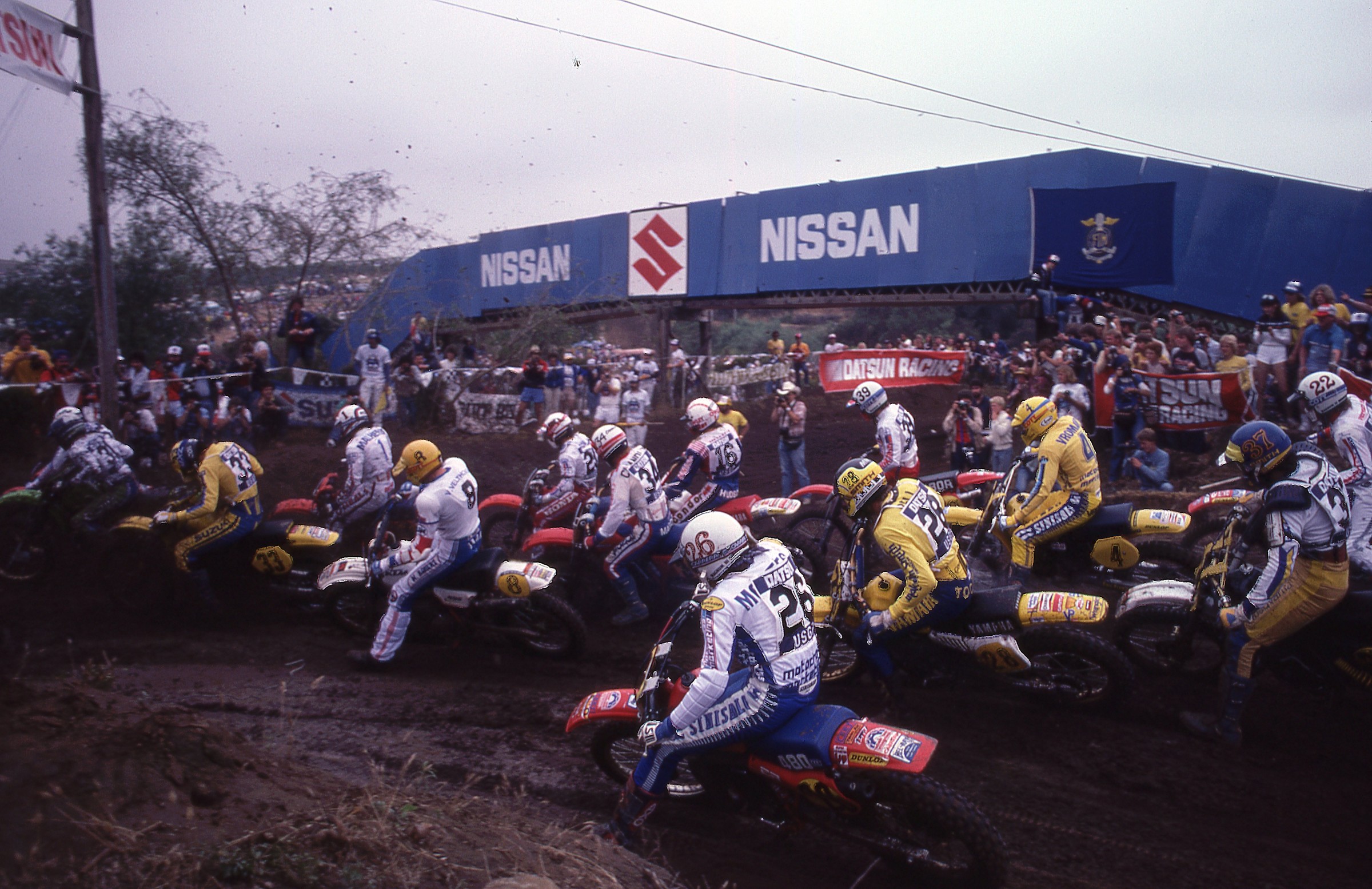 Nineteen-eighty Carlsbad winner and “First American” Marty Moates (#26) with a midpack start.