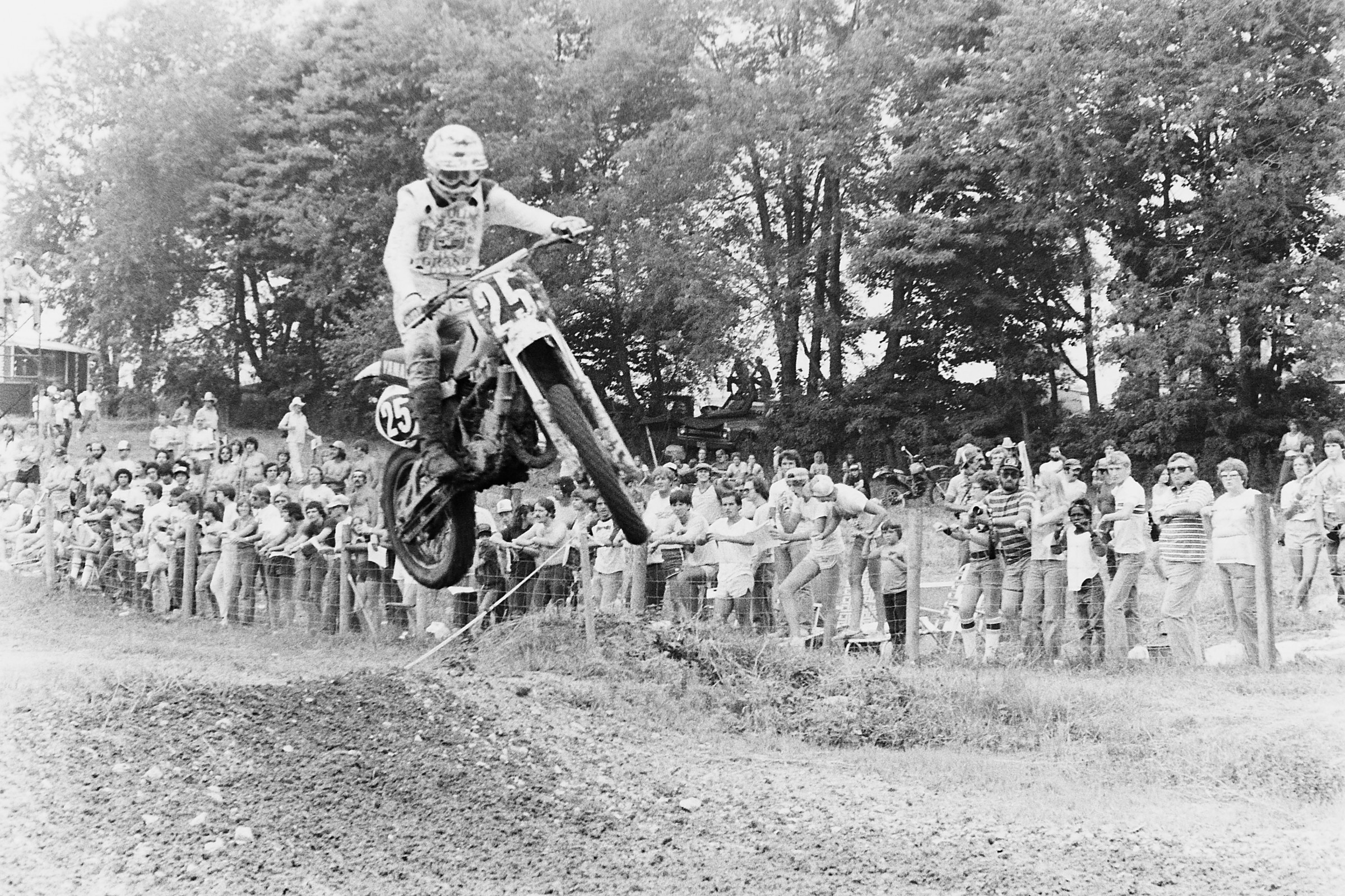 That's a young Scott Burnworth (25) on his YZ125 works bike.