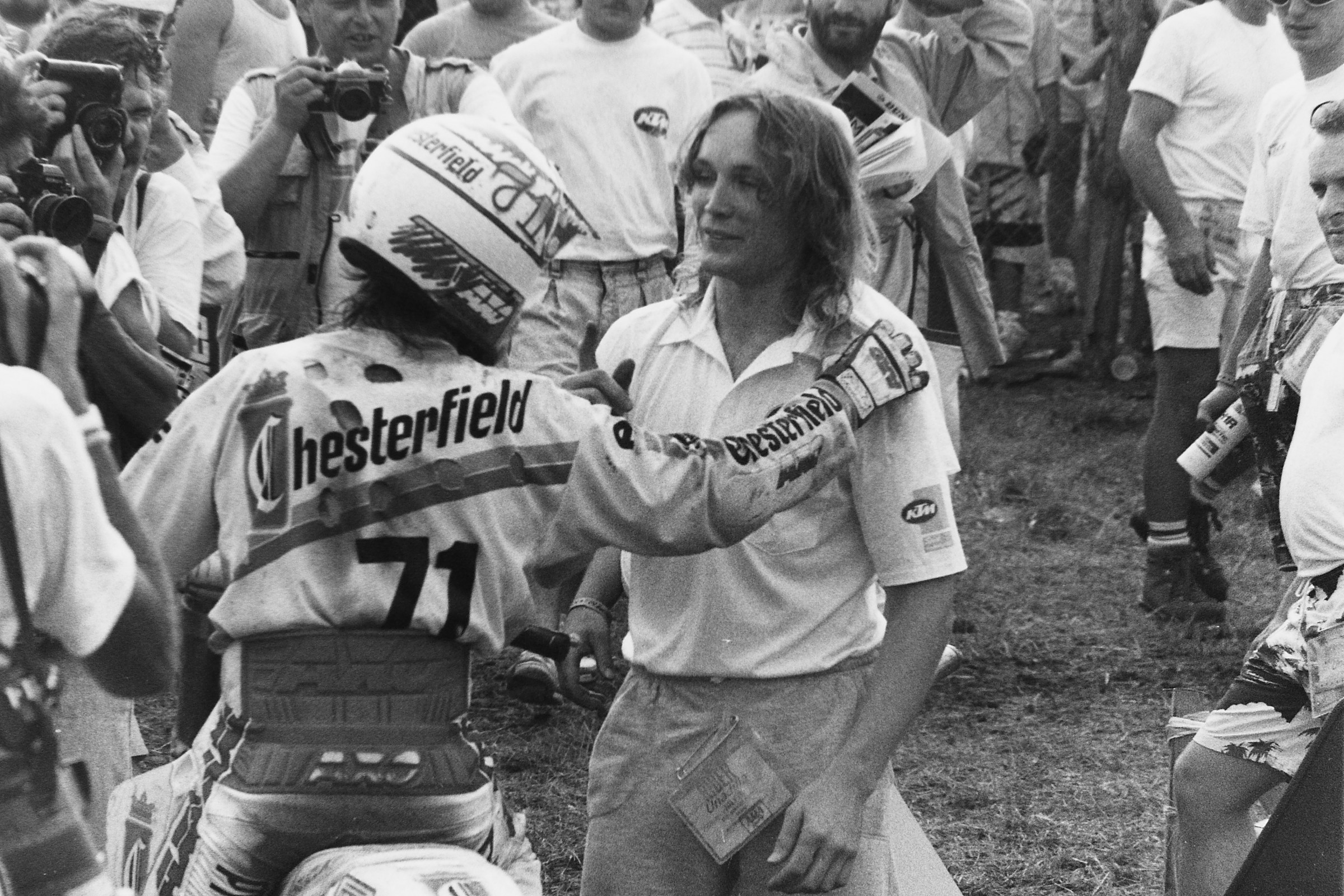 That's Trampas Parker congratulating Alex Puzar (71) on clinching the 1990 FIM 250cc World Championship at Unadilla.
