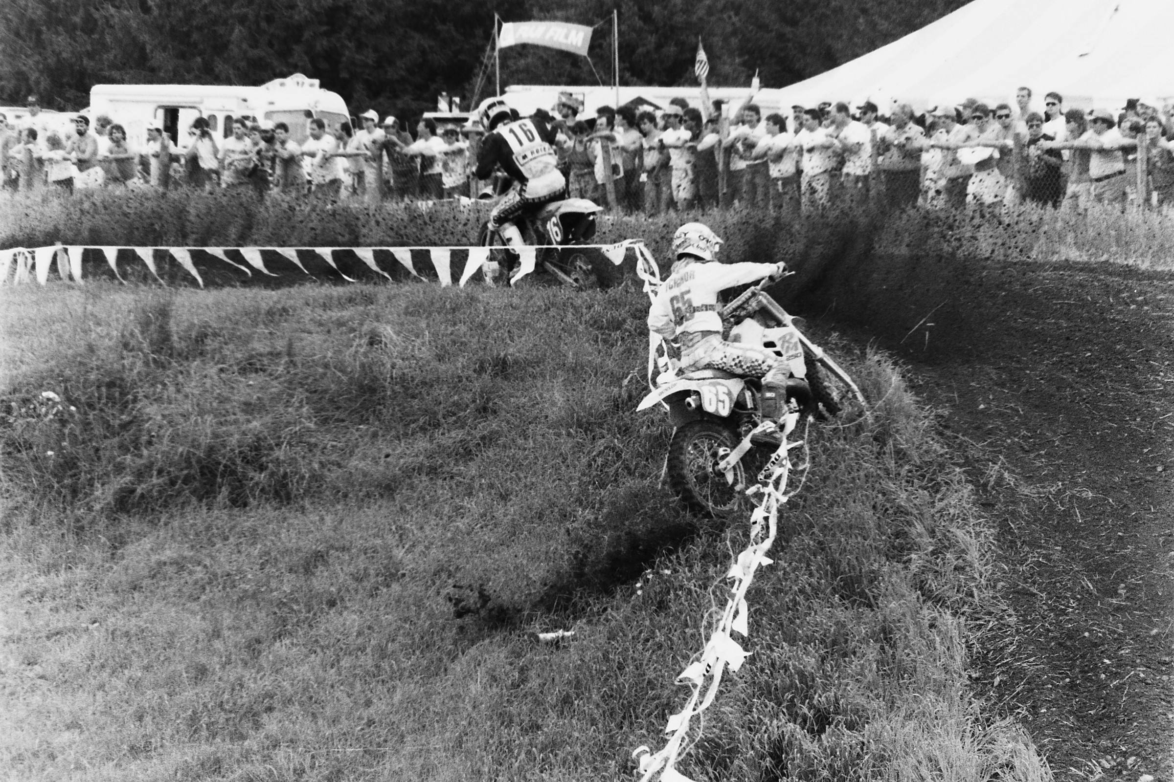 Ron Tichenor (65) gets off in the banners and weeds.
