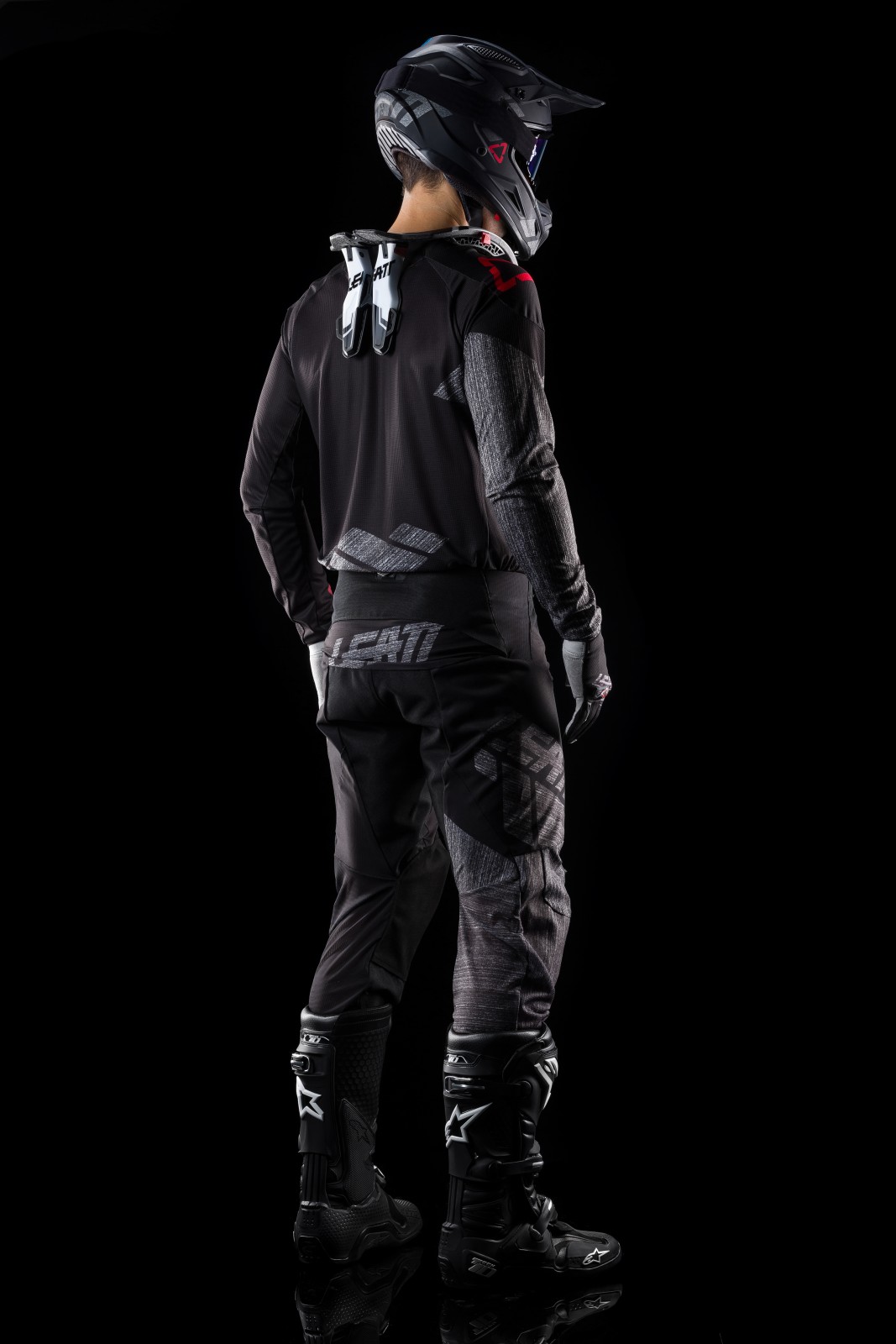 LEATT_2018_gear_combo_Back_0008