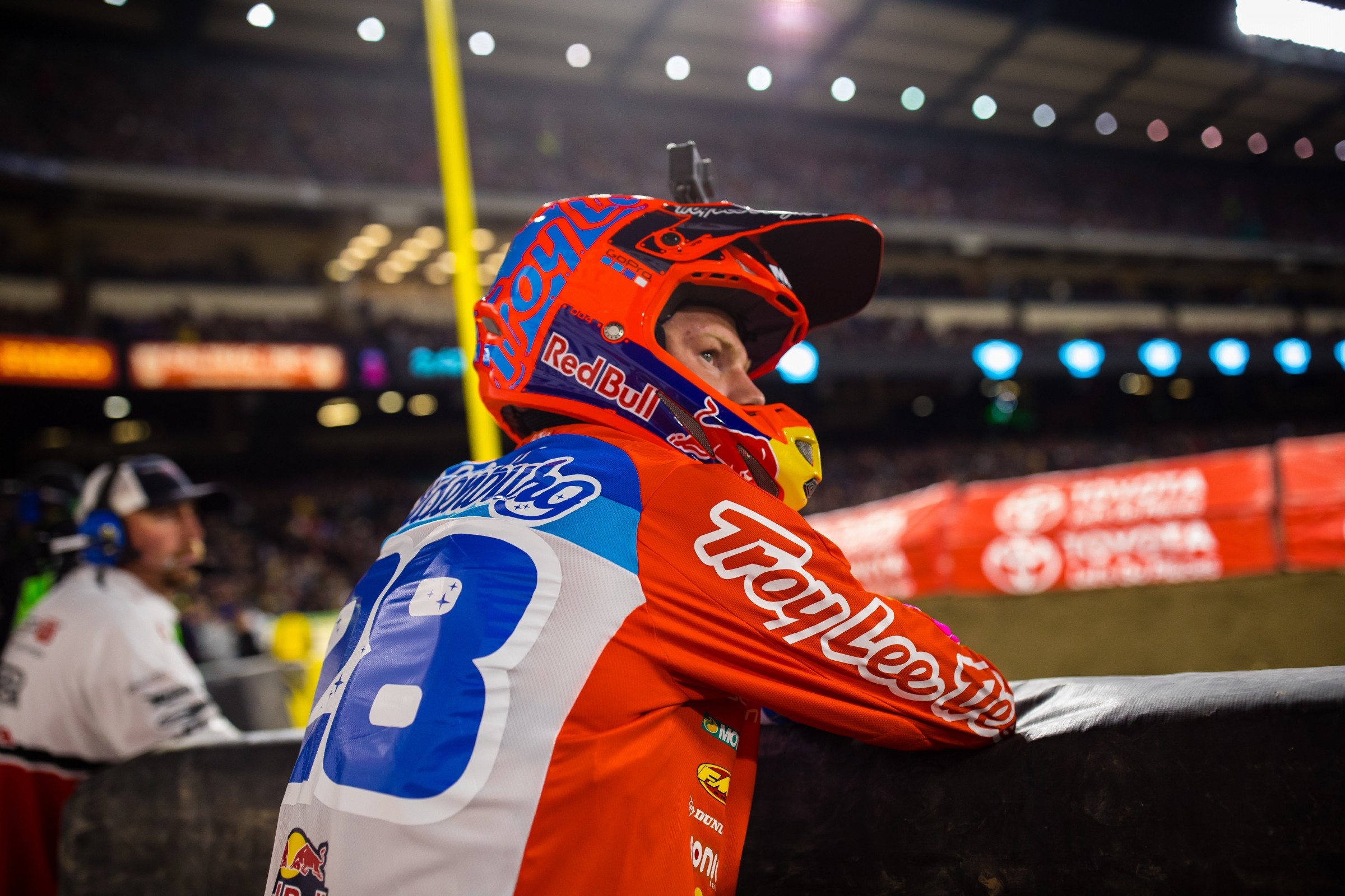 250 Words: Free Agent Soap Opera