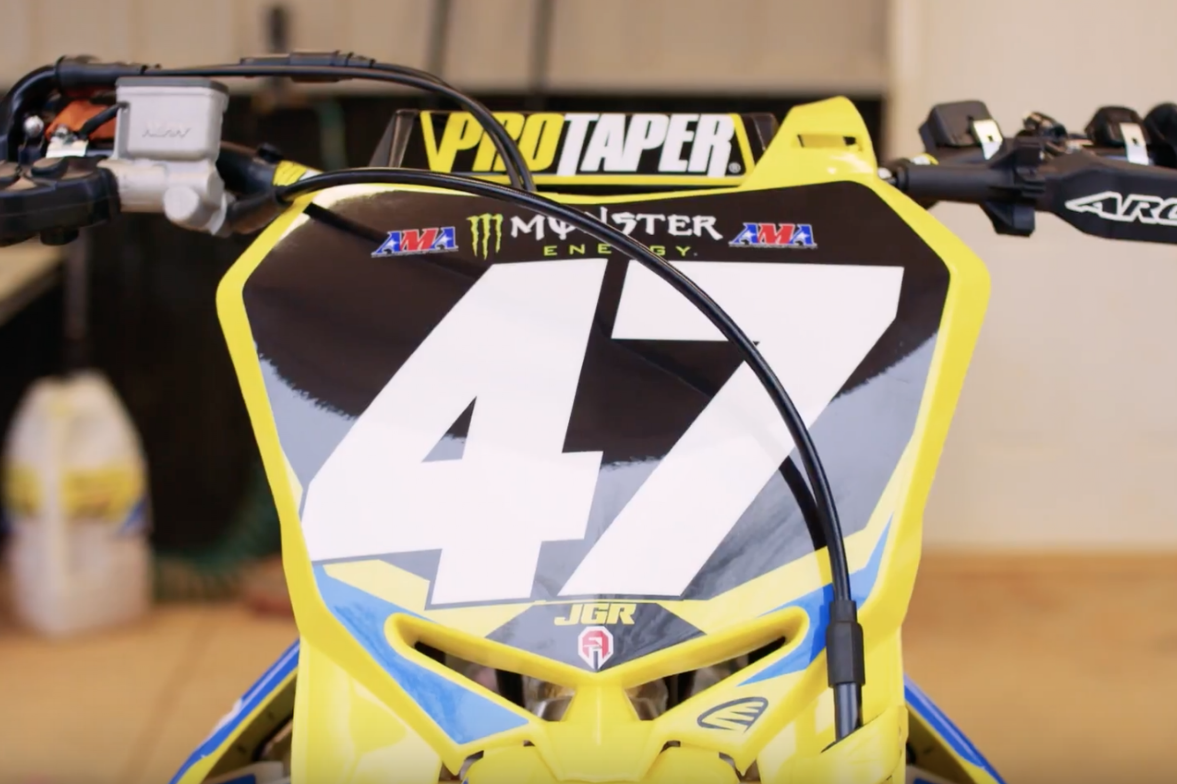 Watch: Autotrader/Yoshimura Suzuki 