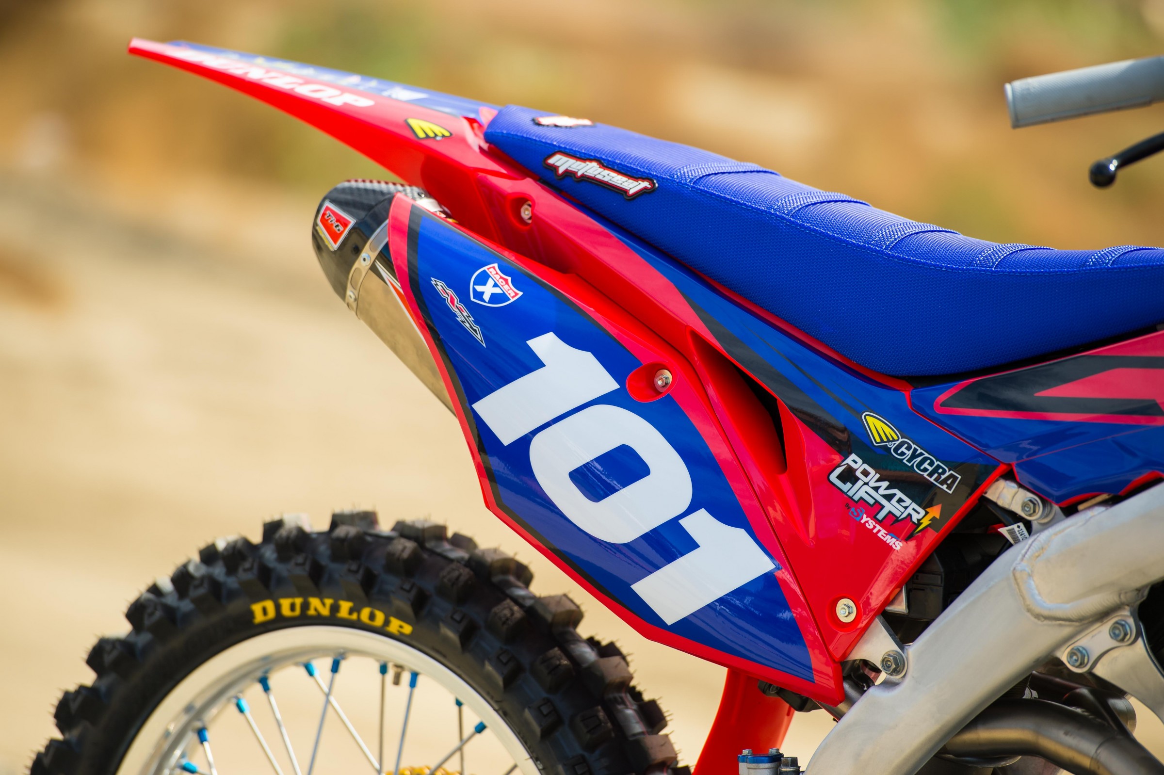 Garage18CRF450-Cudby-002