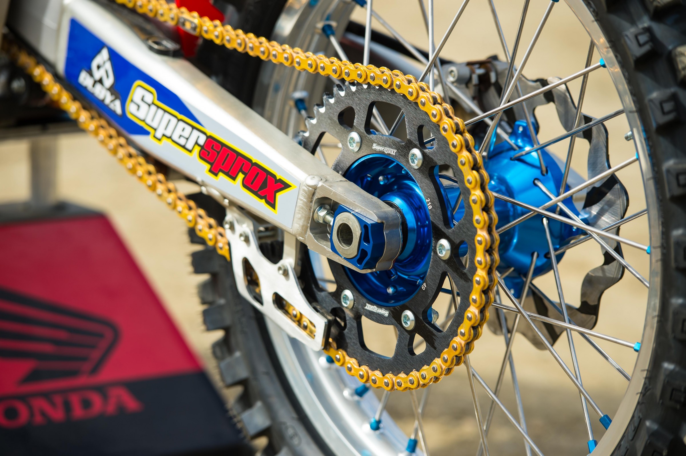 Garage18CRF450-Cudby-010