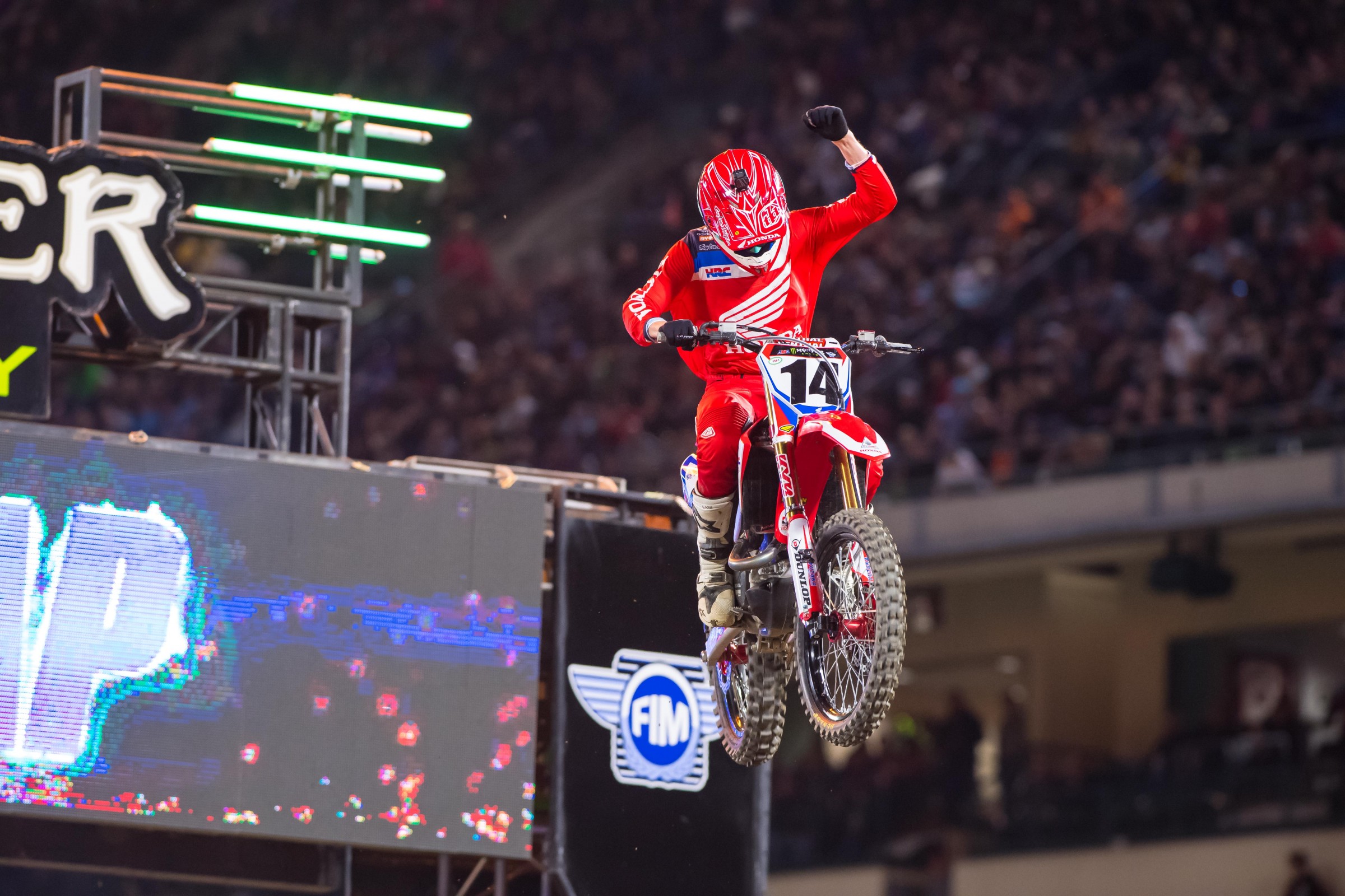 Seely looked much better tonight than at the first two rounds.