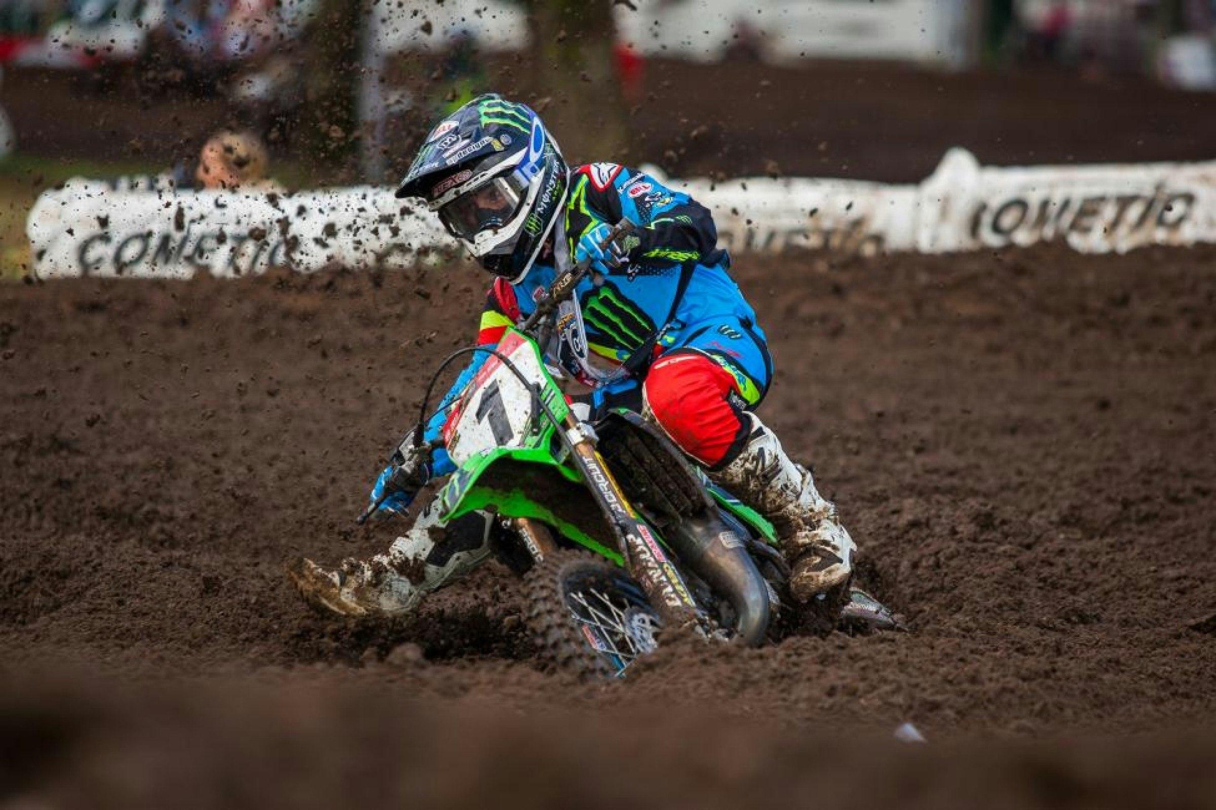 Oakley Extends Partnership with Loretta Lynn's