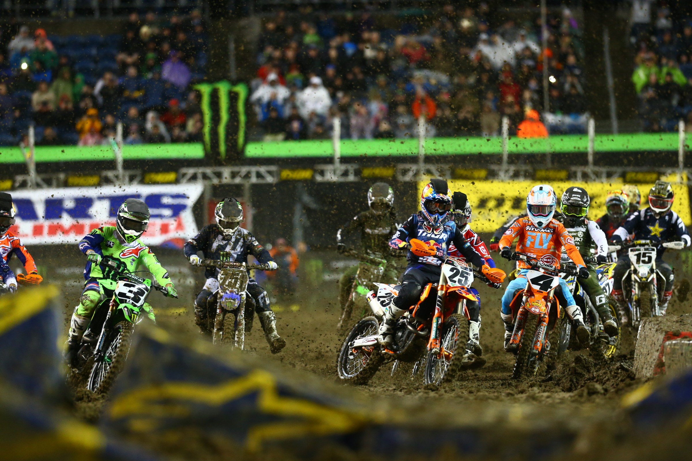 Surprisingly there weren't any crashes in the first turn in the 450SX Class. Malcolm Stewart and Benny Bloss went down shortly after though.