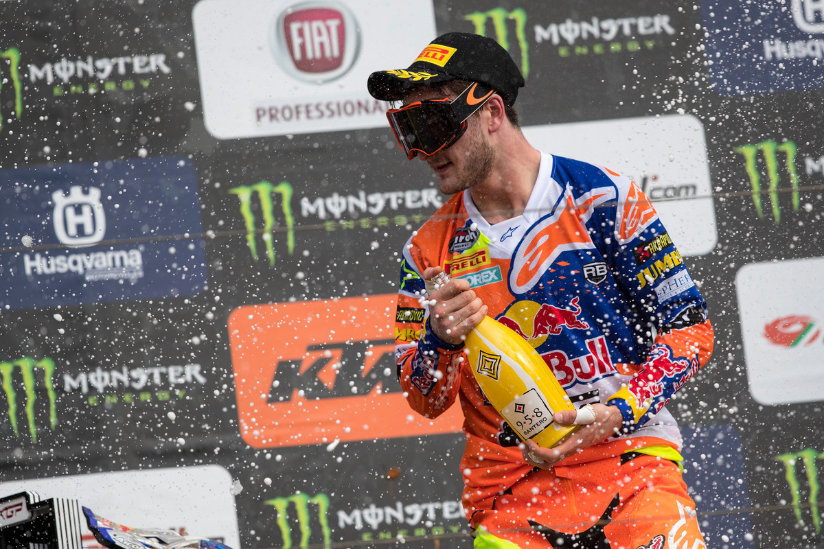 Herlings once again topped the podium over teammate Cairoli.