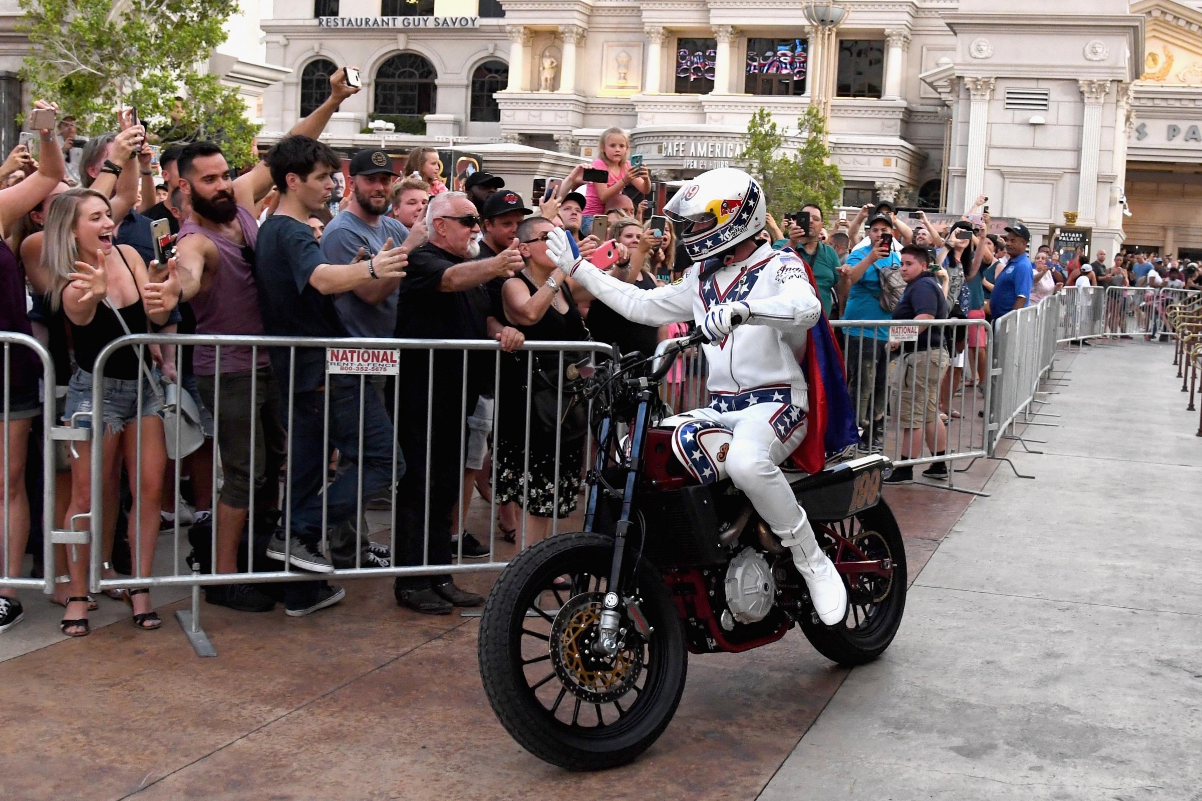 450 Words: Everybody's Buddy