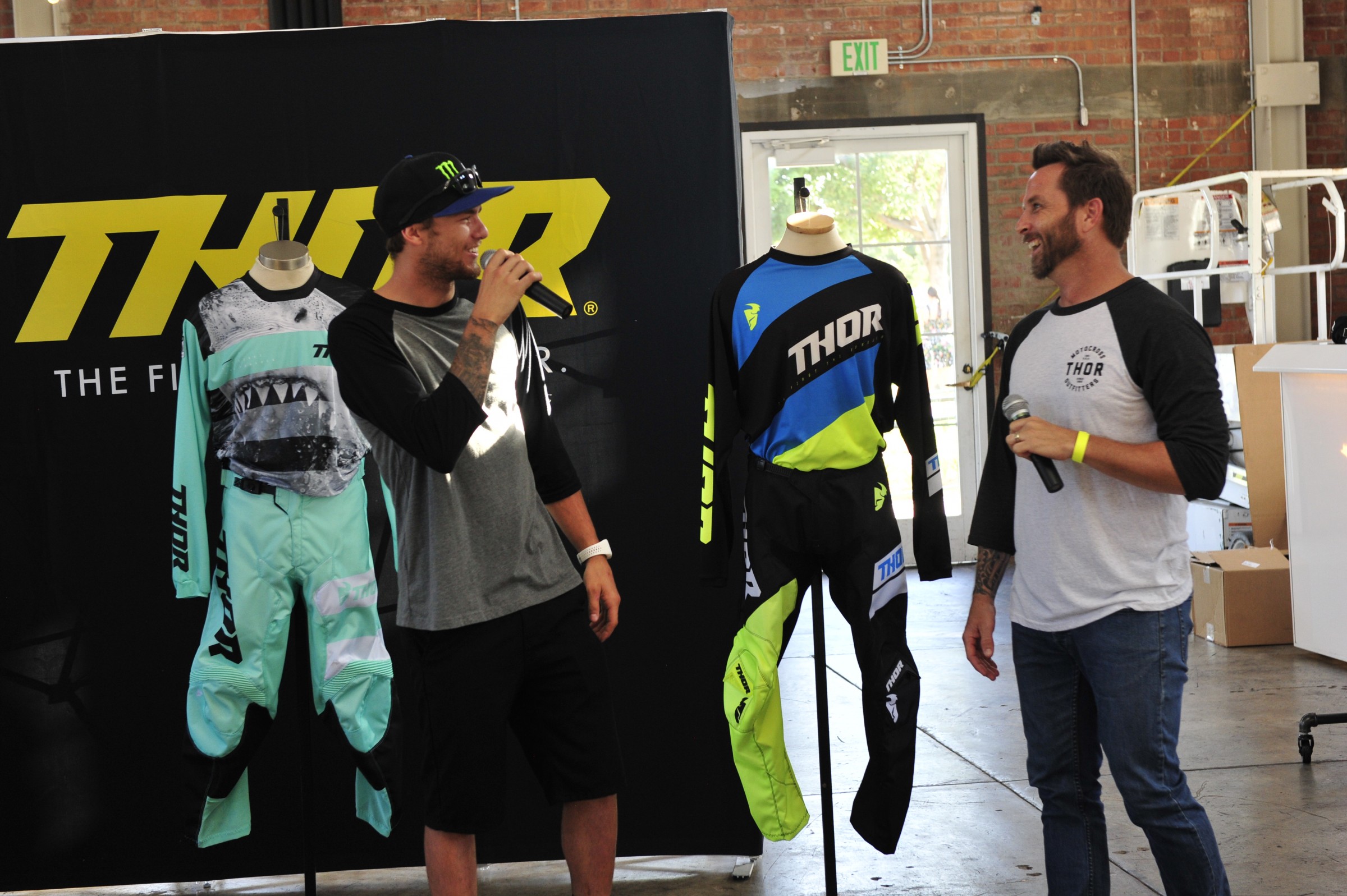 AP23_gear_chat_COX6709