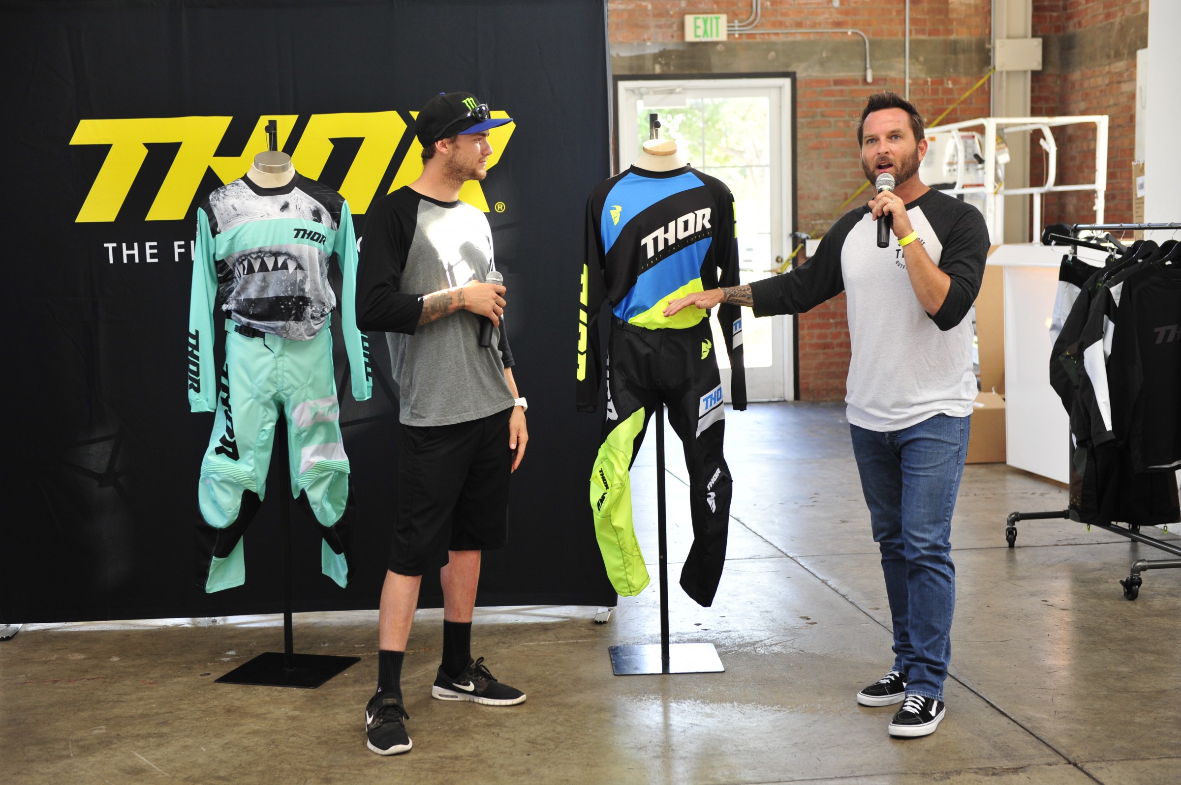 AP23_gear_chat_COX6710