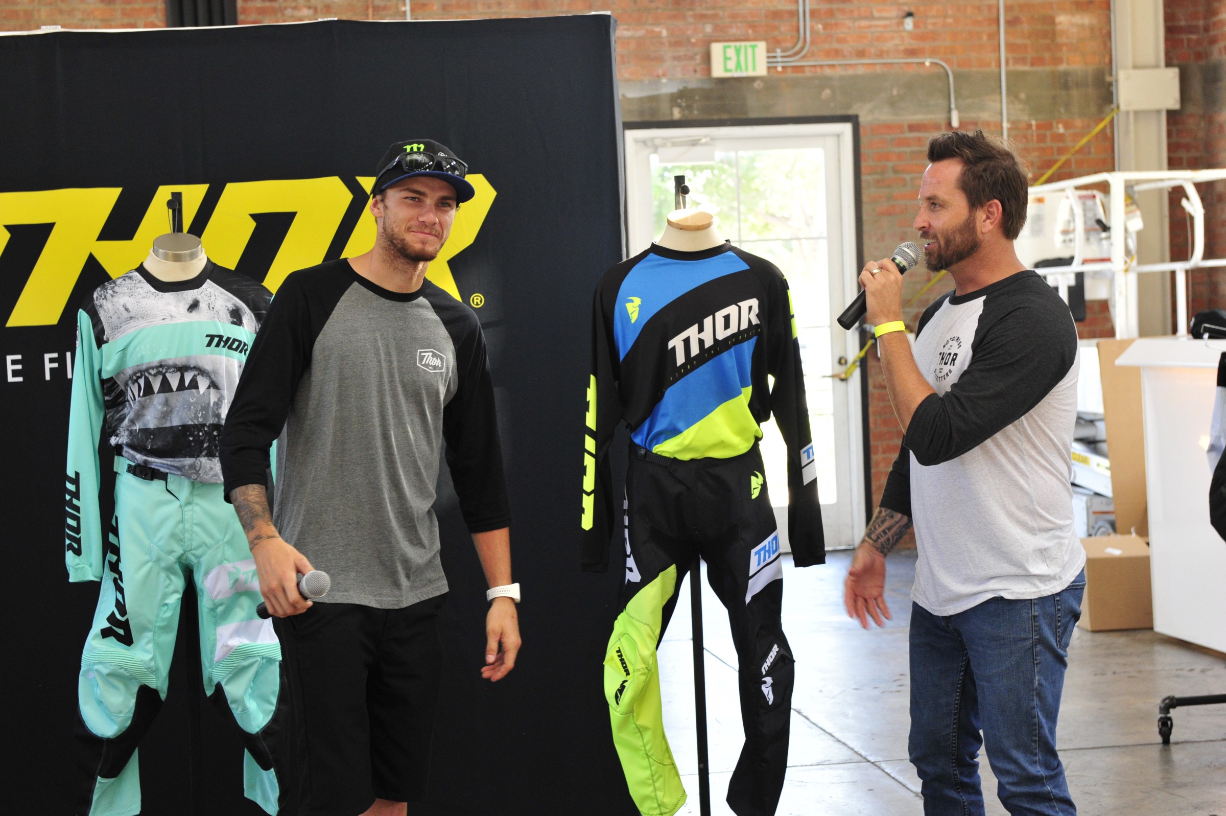 AP23_gear_chat_COX6708