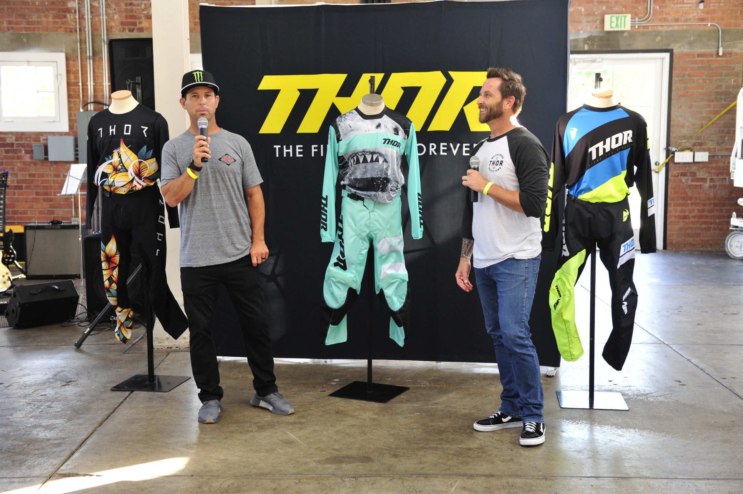 MC_gear_chat_COX6706