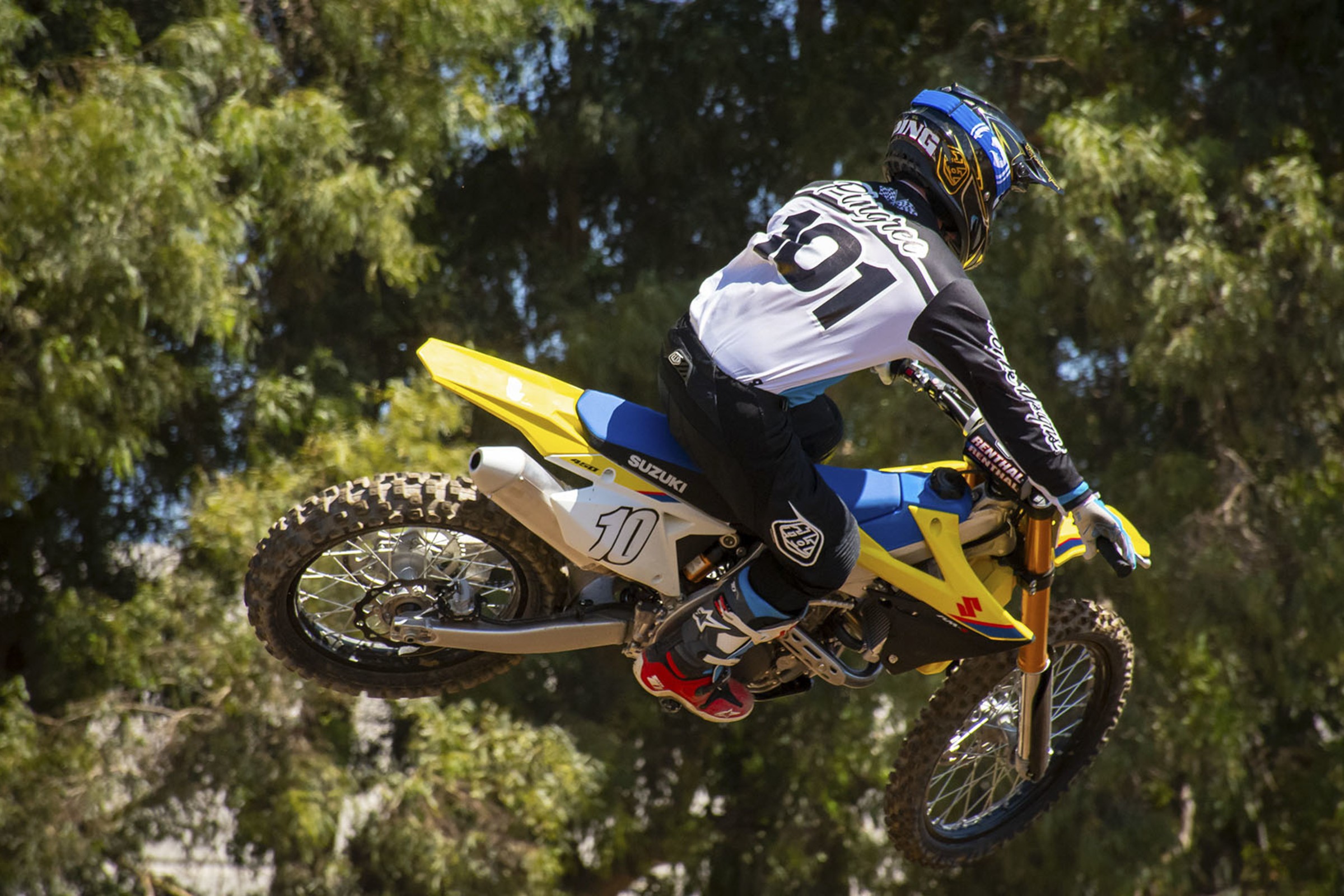 Racer X Films: 2019 Suzuki RM-Z450 Intro