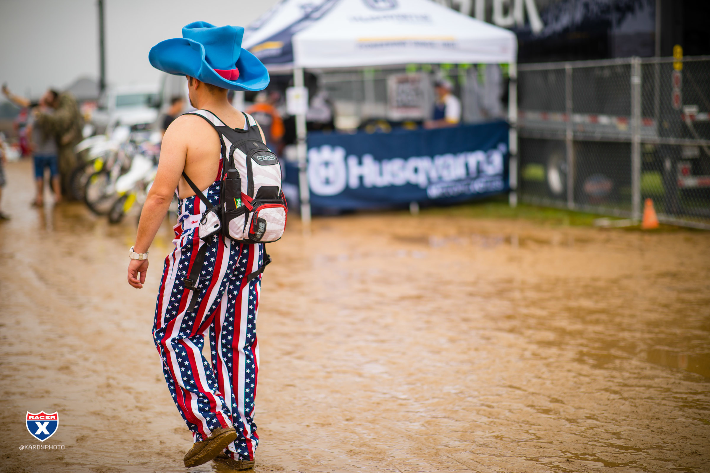 Pits_MX18_CF_MXON_1107