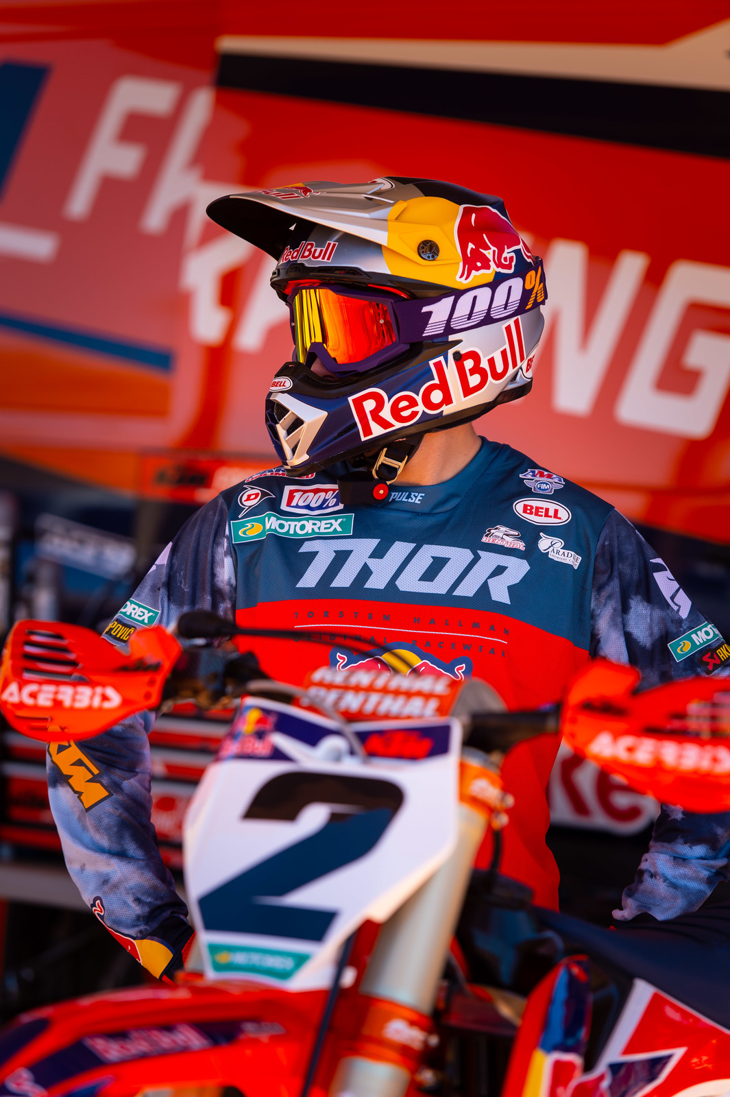 256179_SX_KTMTeam2019-Webb_portrait_03