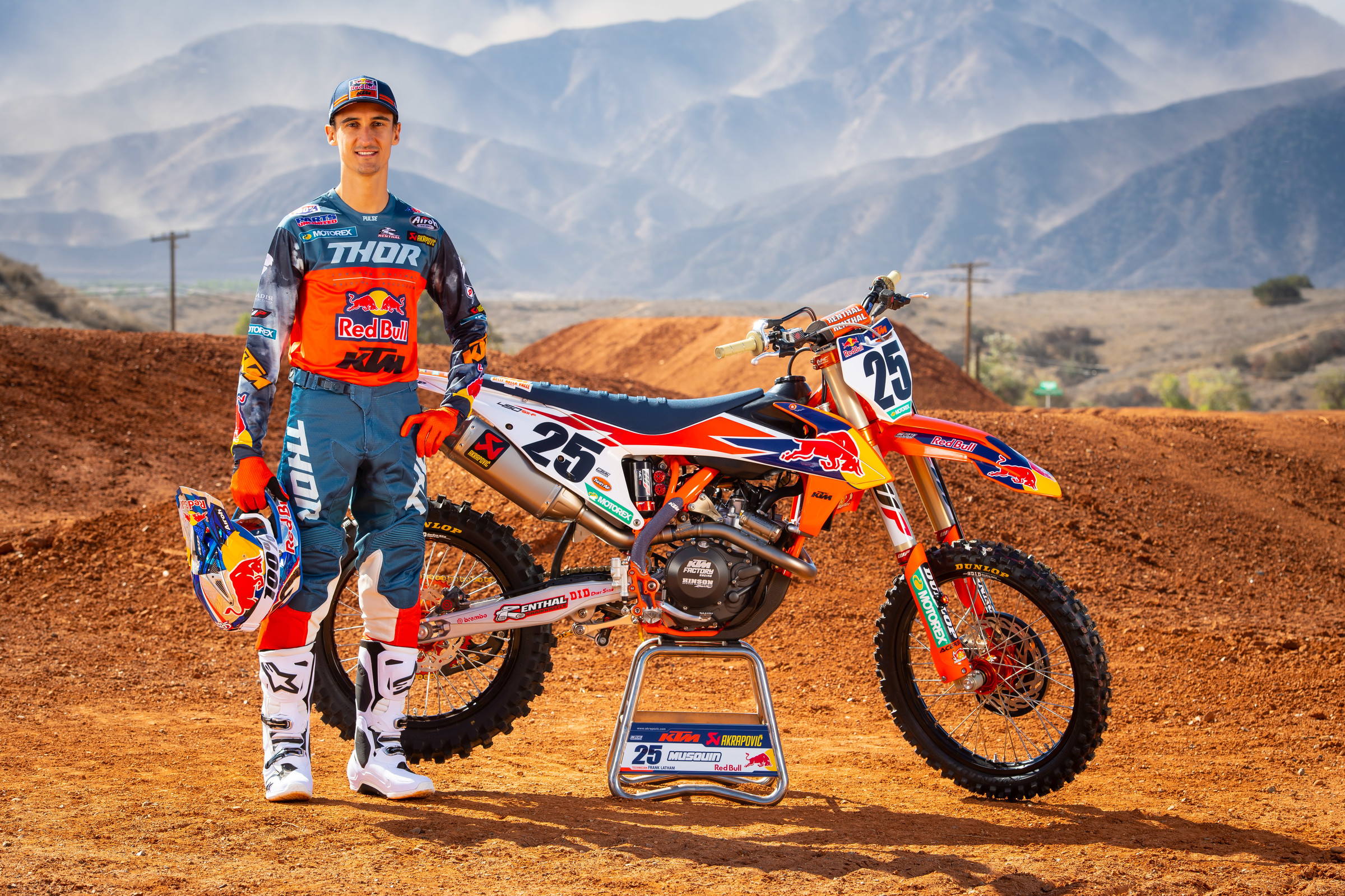 256170_SX_KTMTeam2019-Musquin_portrait_08