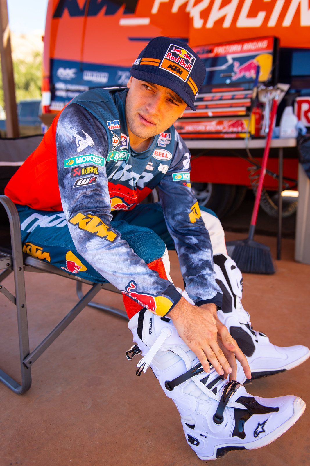 256182_SX_KTMTeam2019-Webb_portrait_06