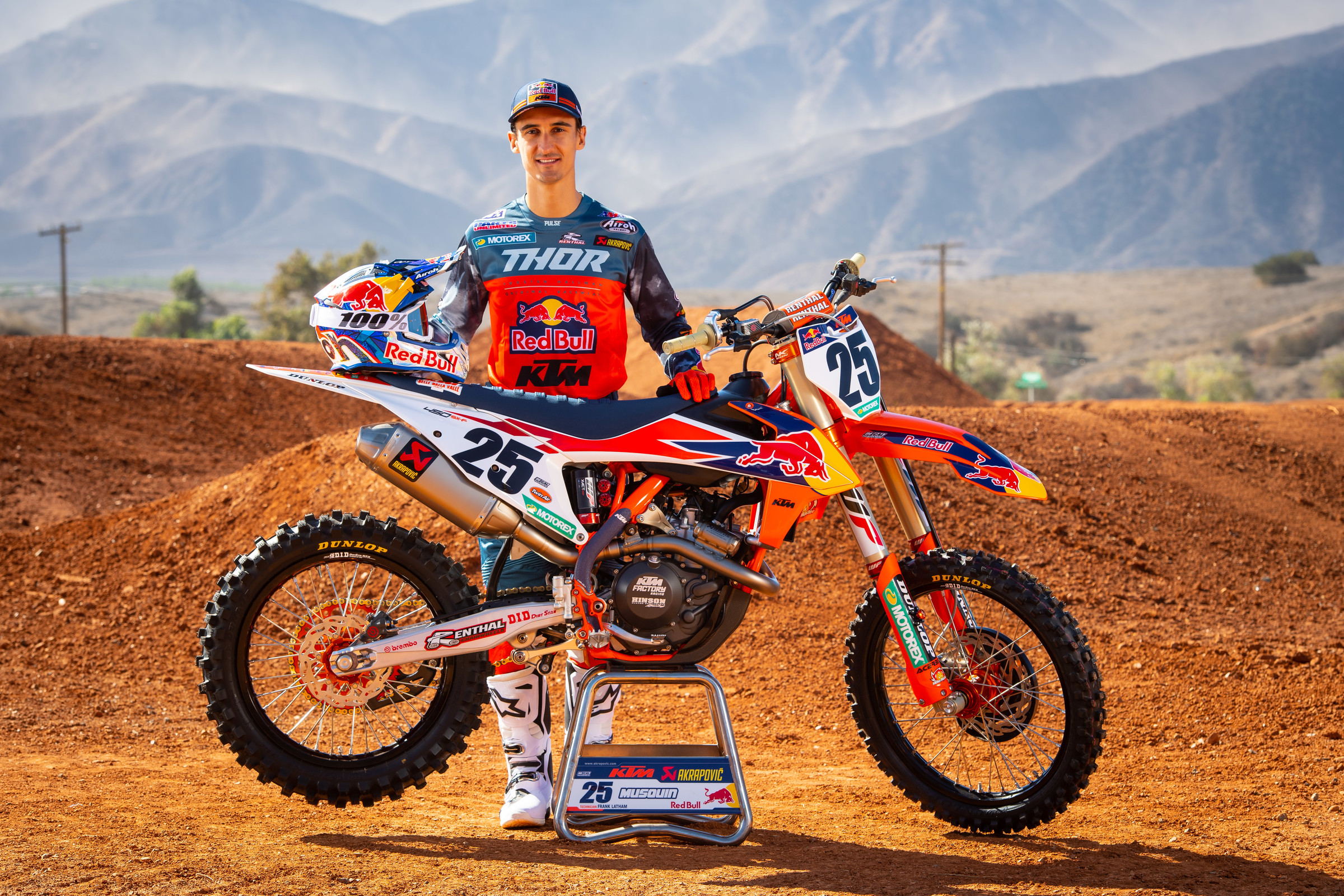 256171_SX_KTMTeam2019-Musquin_portrait_09