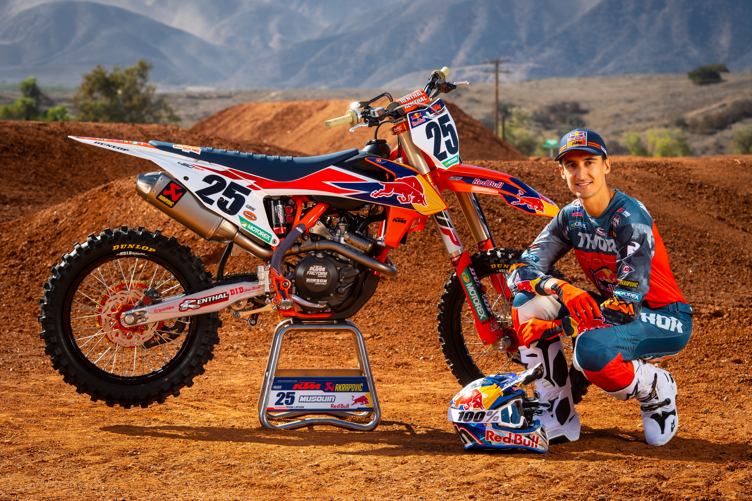 256168_SX_KTMTeam2019-Musquin_portrait_06
