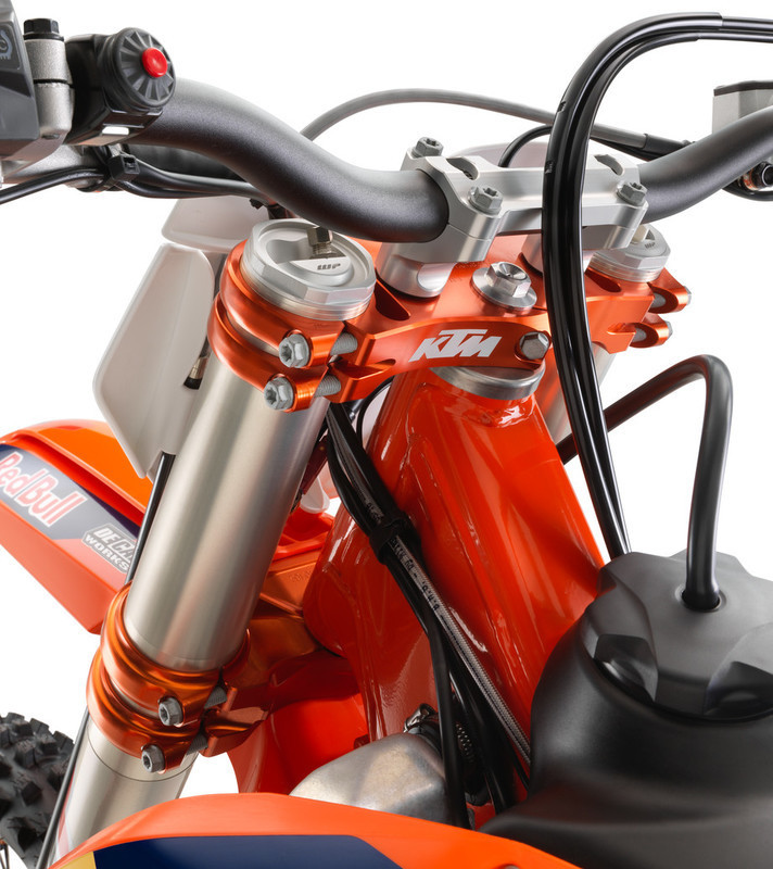 256380_Triple_Clamps_2019