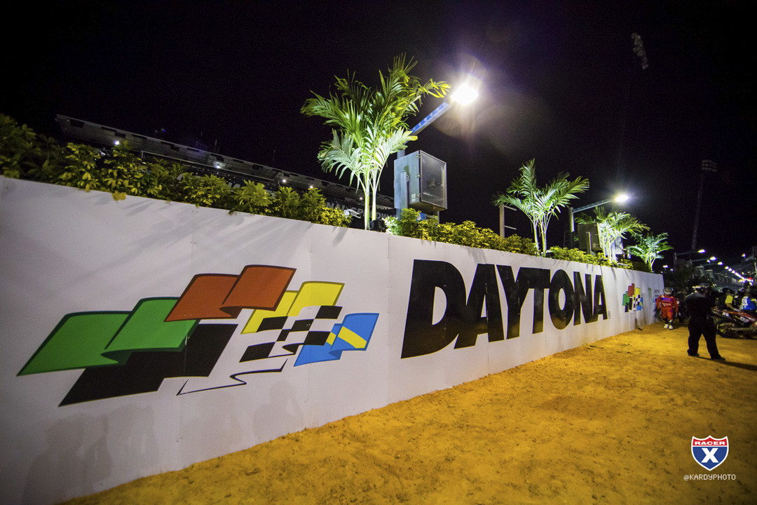 Pits_JK_SX19_Daytona_1827