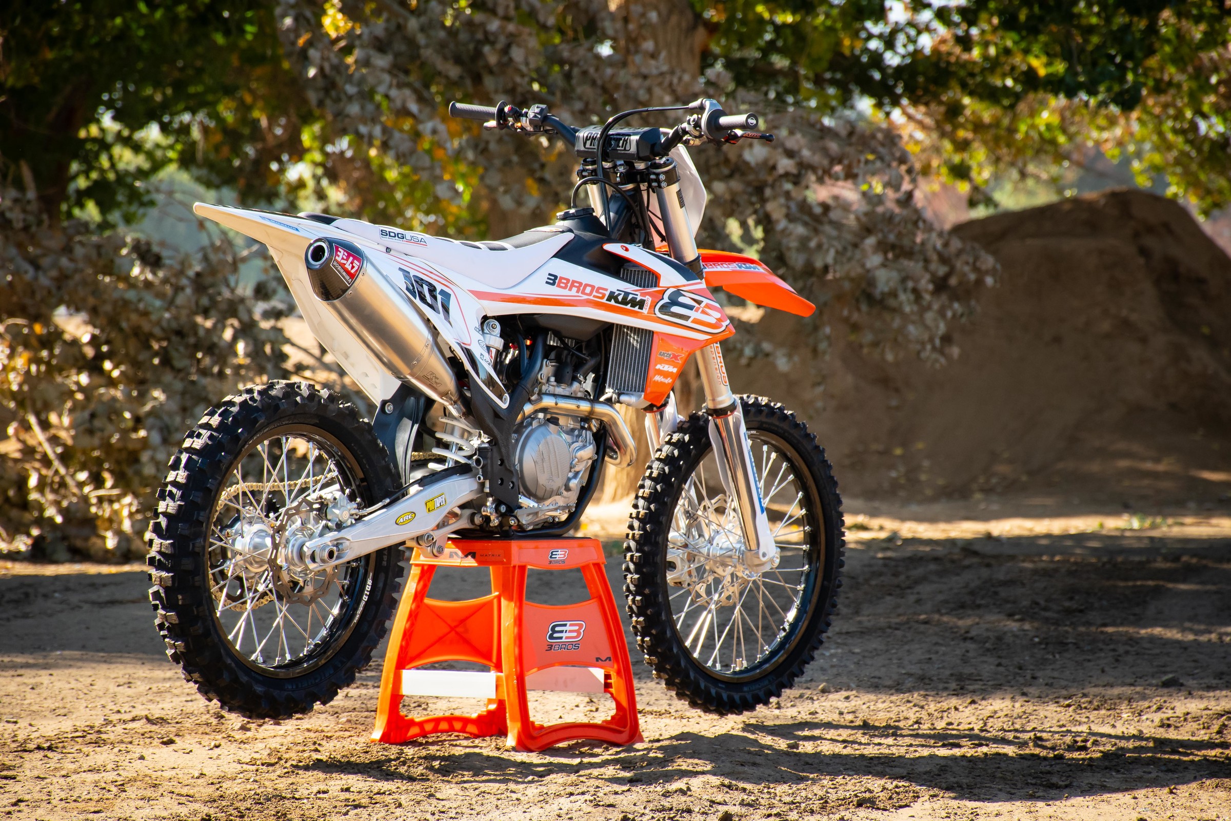 Racer X Films: 2019 KTM 450 SX-F Garage Build - Racer X